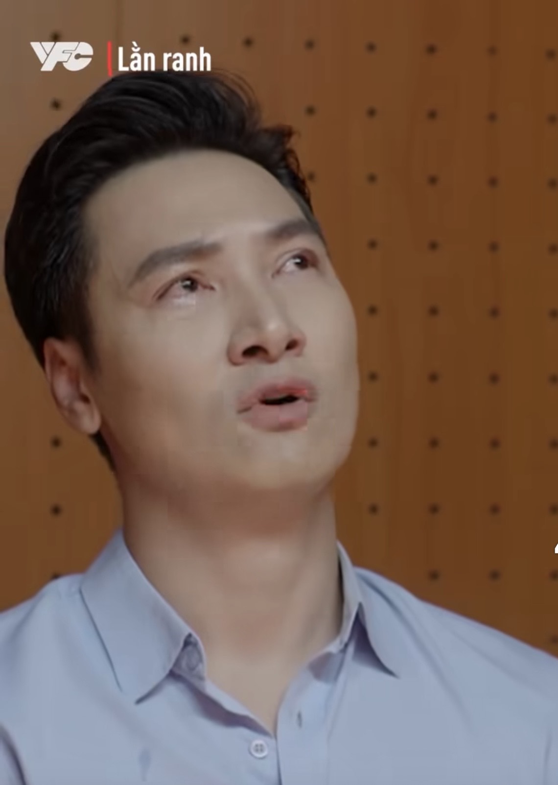 Diễn xuất gây tranh cãi của Hồng Diễm và Mạnh Trường trong phim Lằn ranh 2026 - Ảnh 2.