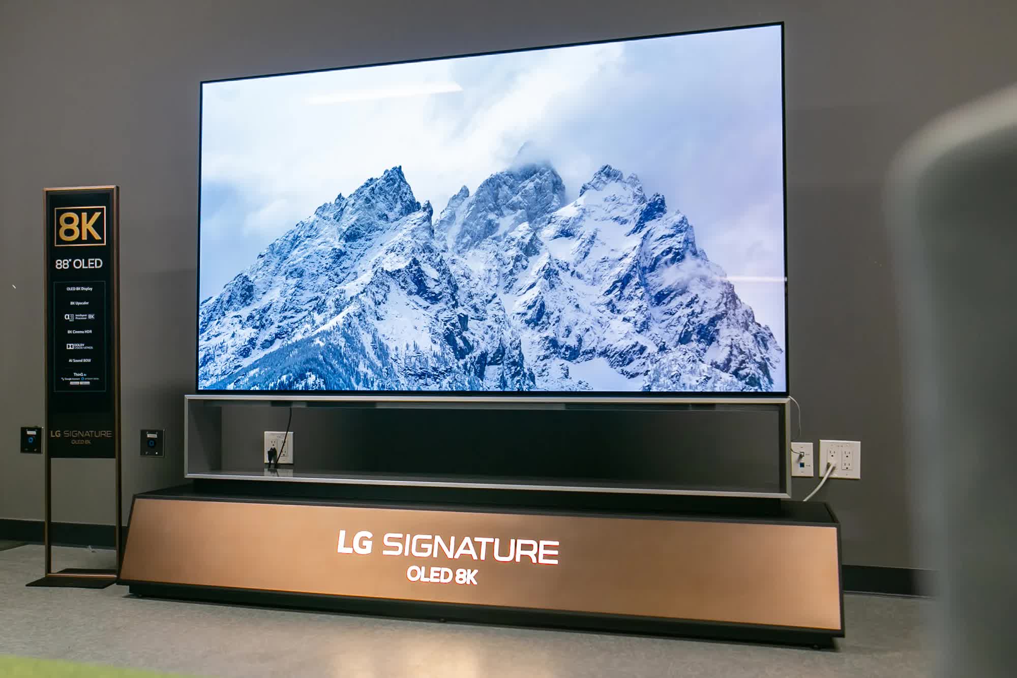 LG dừng phát triển TV 8K, chỉ còn Samsung trụ lại - Ảnh 1.