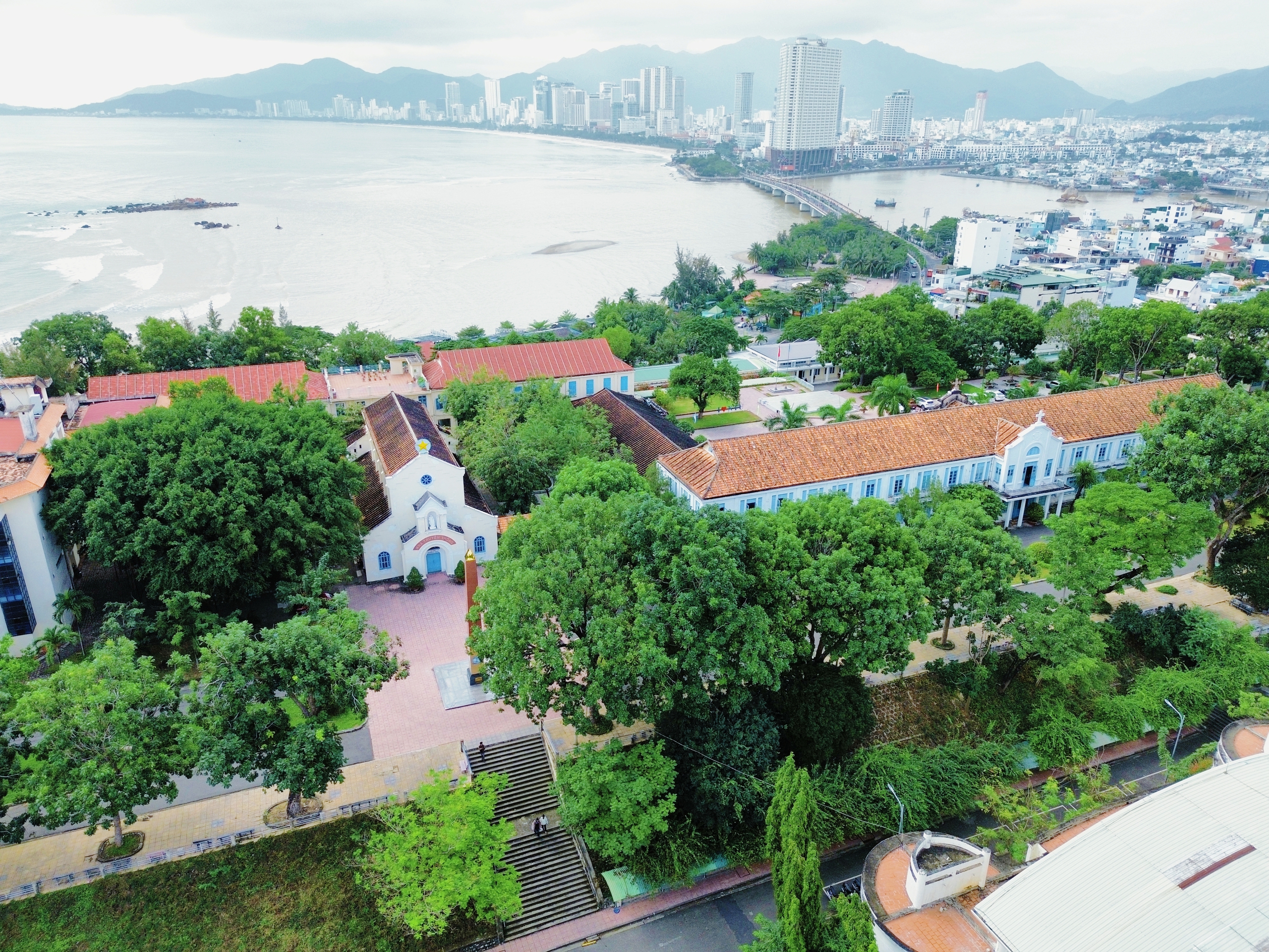 Học sinh Kh&aacute;nh H&ograve;a n&oacute;ng l&ograve;ng chờ Tư vấn m&ugrave;a thi 2026- Ảnh 1.