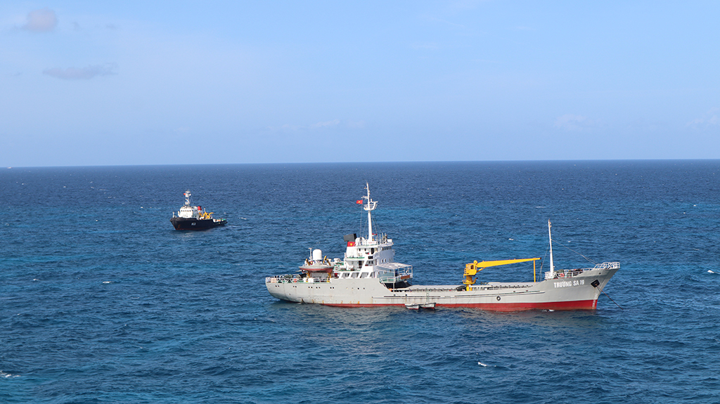 Mang xuân từ đất liền đến các nhà giàn DK1 - Ảnh 9.