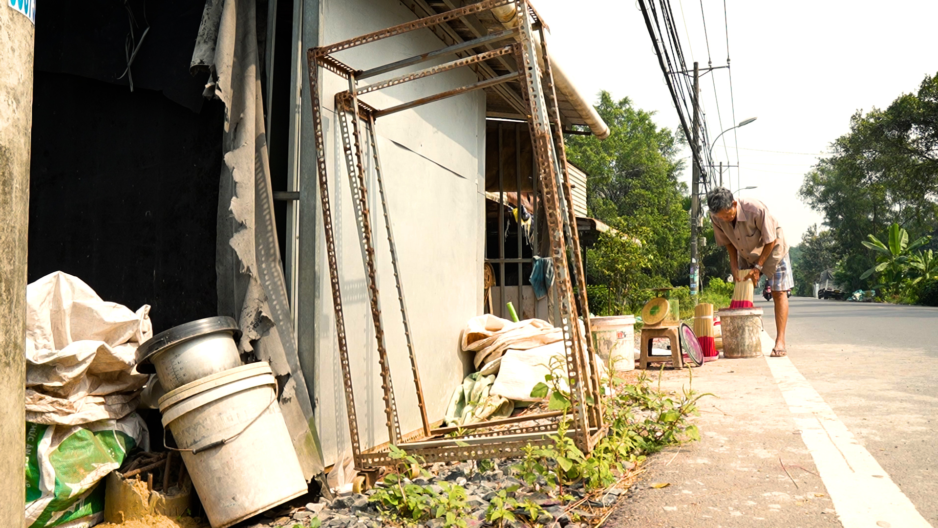 L&agrave;m nhang tết ở TP.HCM: Người gi&agrave; mong người trung ni&ecirc;n giữ nghề - Ảnh 1.