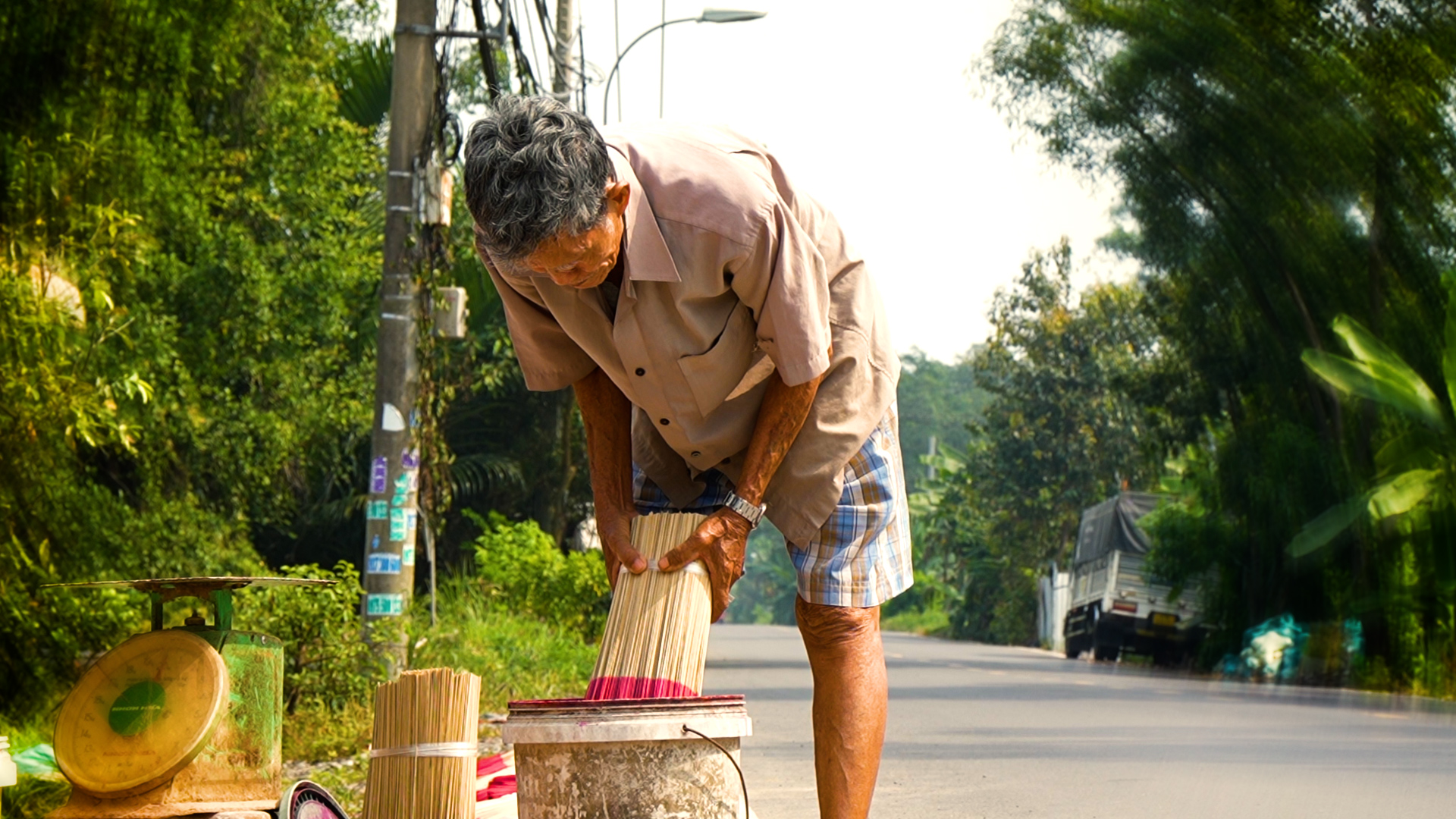L&agrave;m nhang tết ở TP.HCM: Người gi&agrave; mong người trung ni&ecirc;n giữ nghề - Ảnh 2.