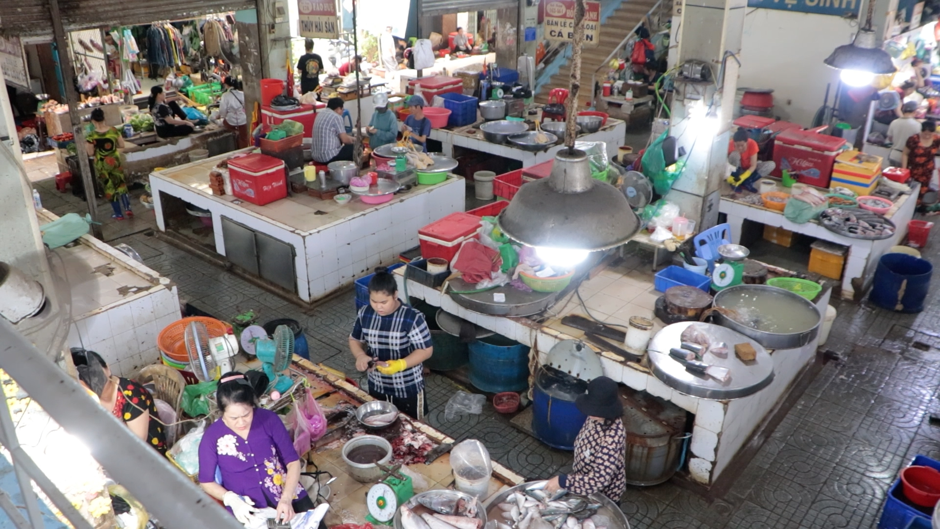 Chợ truyền thống trước ng&atilde; rẽ: Nơi thời gian c&ograve;n ở lại (Kỳ 1) - Ảnh 2.