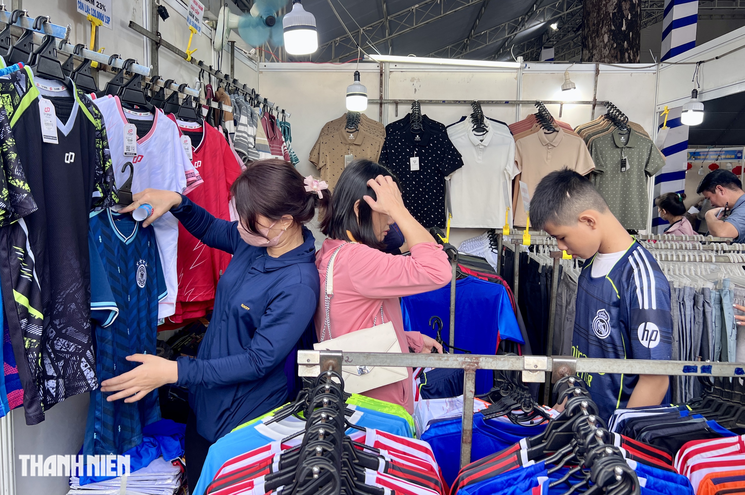 Trung t&acirc;m TP.HCM c&oacute; nơi n&agrave;y đang b&aacute;n h&agrave;ng tết giảm gi&aacute; đến 49%- Ảnh 5.