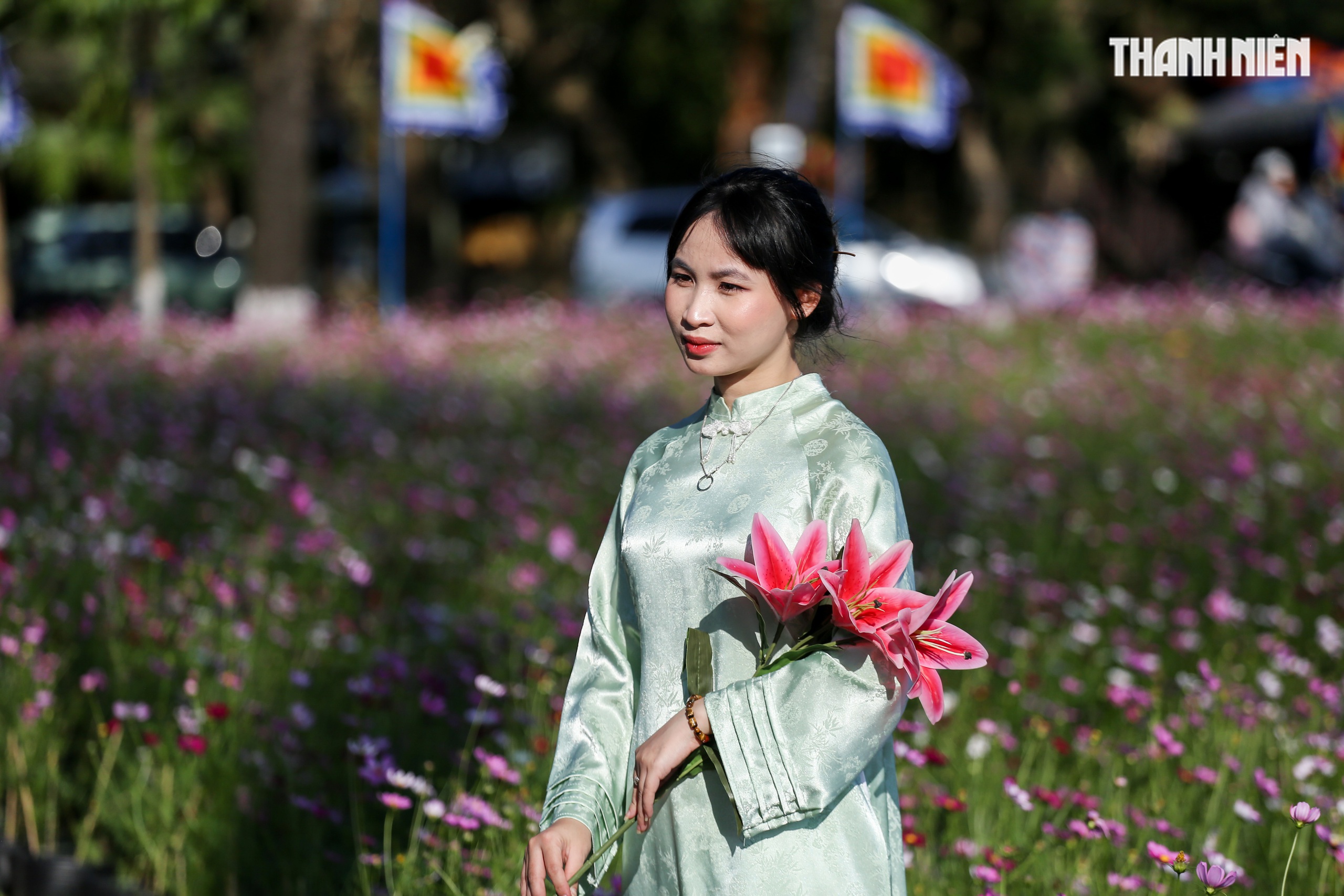 Ngắm đ&oacute;a sen khổng lồ kết từ 50.000 chậu hoa khoe sắc b&ecirc;n kinh th&agrave;nh Huế- Ảnh 8.