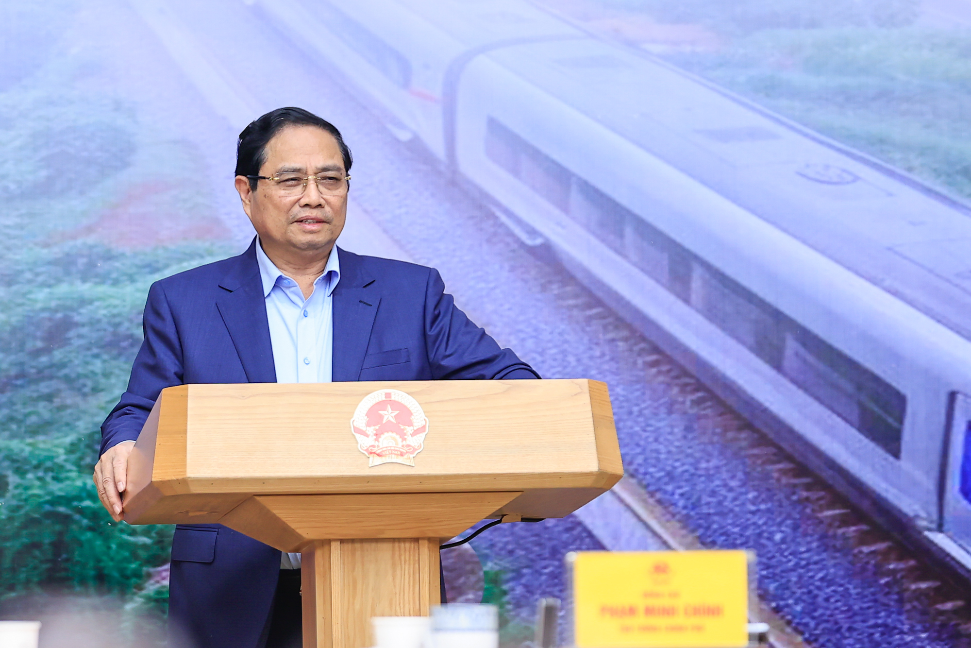 Thủ tướng: Xem xét 3 phương thức đầu tư đường sắt tốc độ cao Bắc Nam - Ảnh 1.