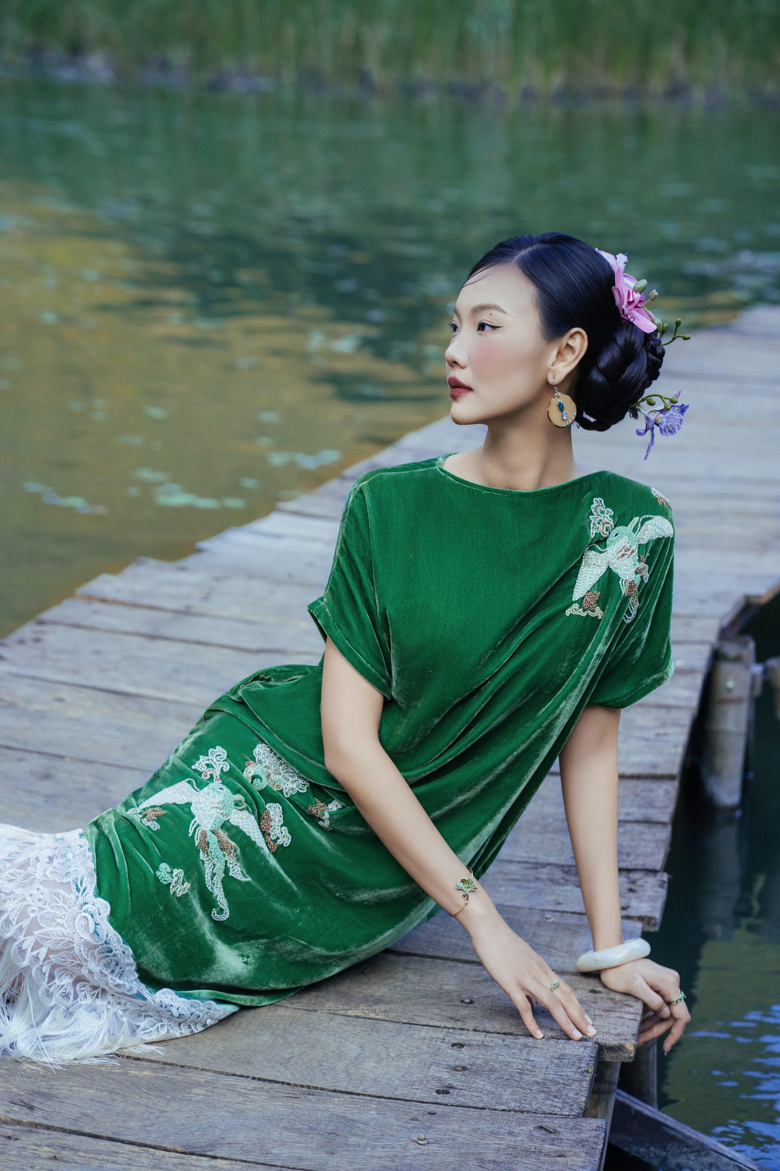 'Nàng thơ’ áo dài đẹp tựa tranh thủy mặc giữa lòng di sản thế giới- Ảnh 19. 'Nàng thơ’ áo dài đẹp tựa tranh thủy mặc giữa lòng di sản thế giới- Ảnh 19.