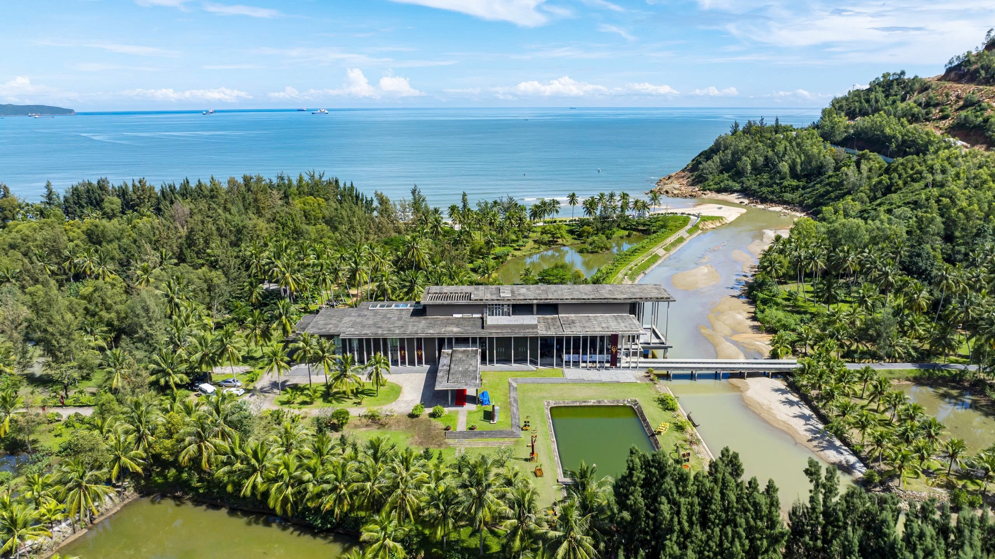 Thung lũng Quy Hòa - Nơi tình thương nở hoa và tri thức cất cánh- Ảnh 1. Thung lũng Quy Hòa - Nơi tình thương nở hoa và tri thức cất cánh- Ảnh 1.