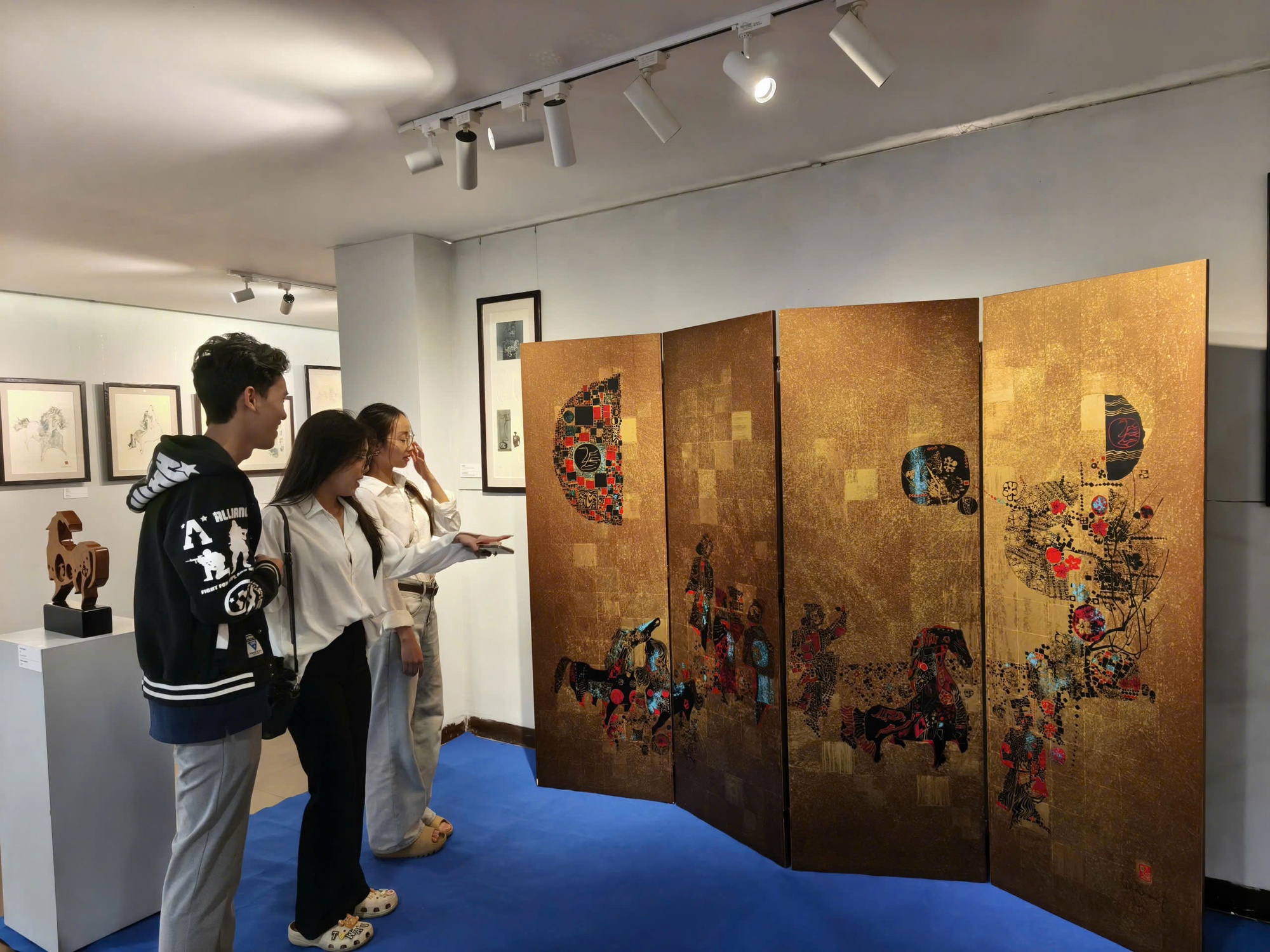 Chiêm ngưỡng ngựa và hoa của Lê Bá Đảng- Ảnh 1. Chiêm ngưỡng ngựa và hoa của Lê Bá Đảng- Ảnh 1.