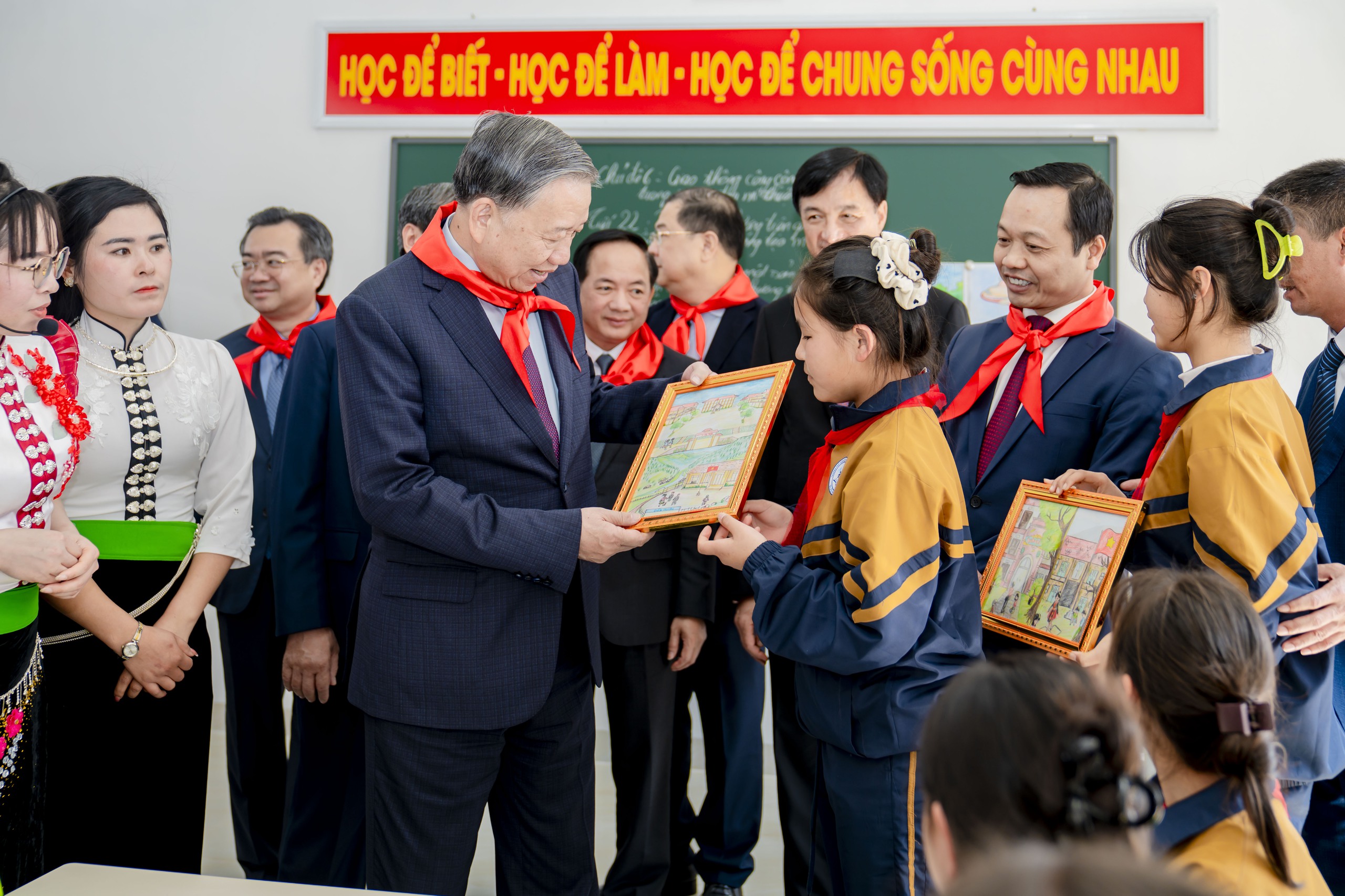 Tổng Bí thư: Đầu năm 2027, 248 trường phổ thông nội trú liên cấp hoạt động đồng bộ- Ảnh 7. Tổng Bí thư: Đầu năm 2027, 248 trường phổ thông nội trú liên cấp hoạt động đồng bộ- Ảnh 7.