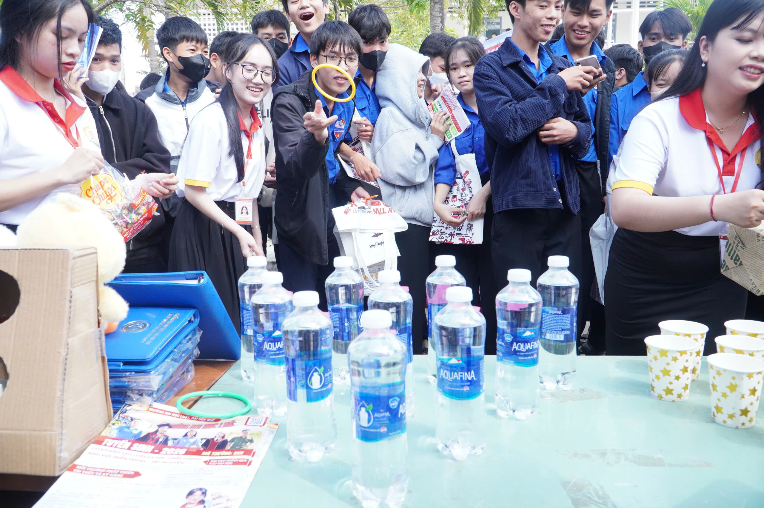 Sôi động các gian hàng tại chương trình Tư vấn mùa thi ở Gia Lai- Ảnh 5.