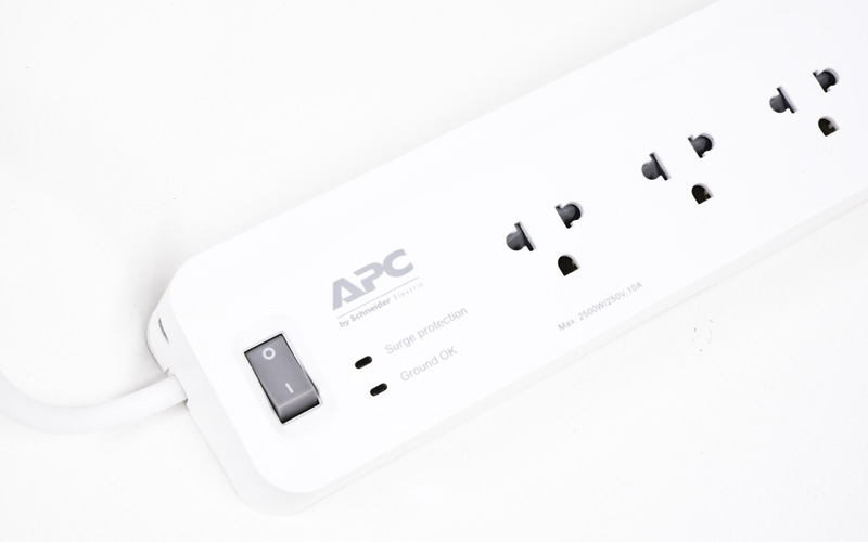 Ổ cắm chống sét không 'thần thánh' như nhiều người vẫn nghĩ - Ảnh 1.