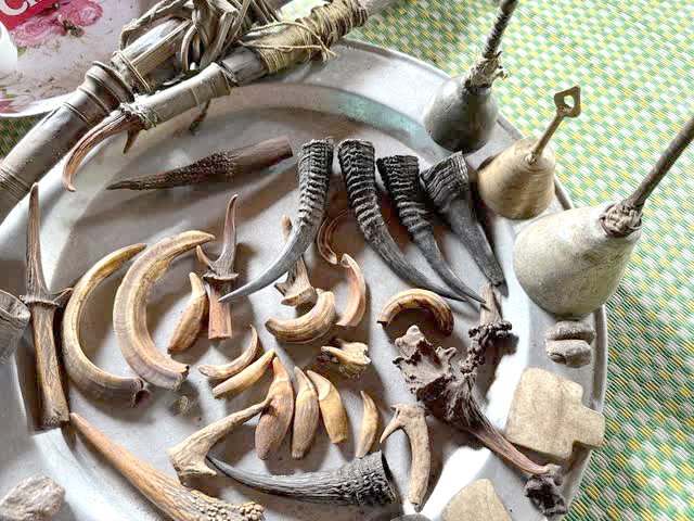 Về xứ Mường: Thầy mo Mường và túi Khót bí ẩn - Ảnh 1.