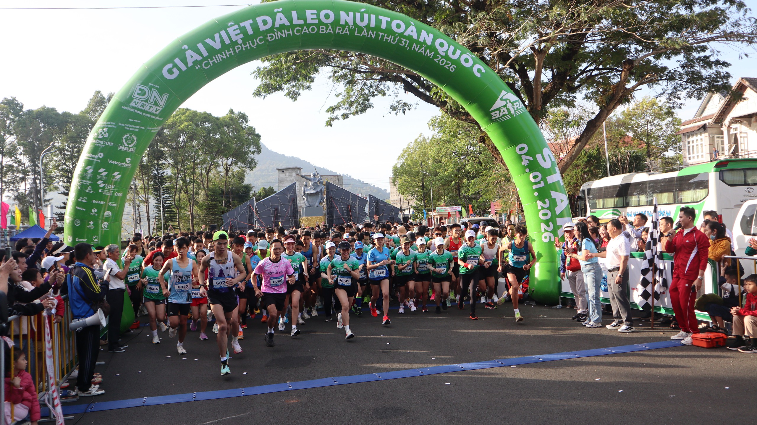 Hoàng Nguyên Thanh lần thứ 10 chinh phục danh hiệu 'vua leo núi' Bà Rá- Ảnh 1.