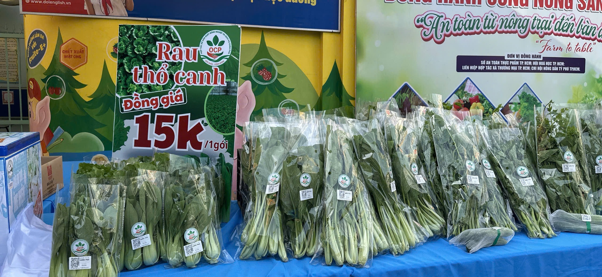 Rau sạch 'ch&aacute;y h&agrave;ng' giữa TP.HCM, từ vườn qu&ecirc; l&ecirc;n b&agrave;n ăn cuối tuần- Ảnh 2.