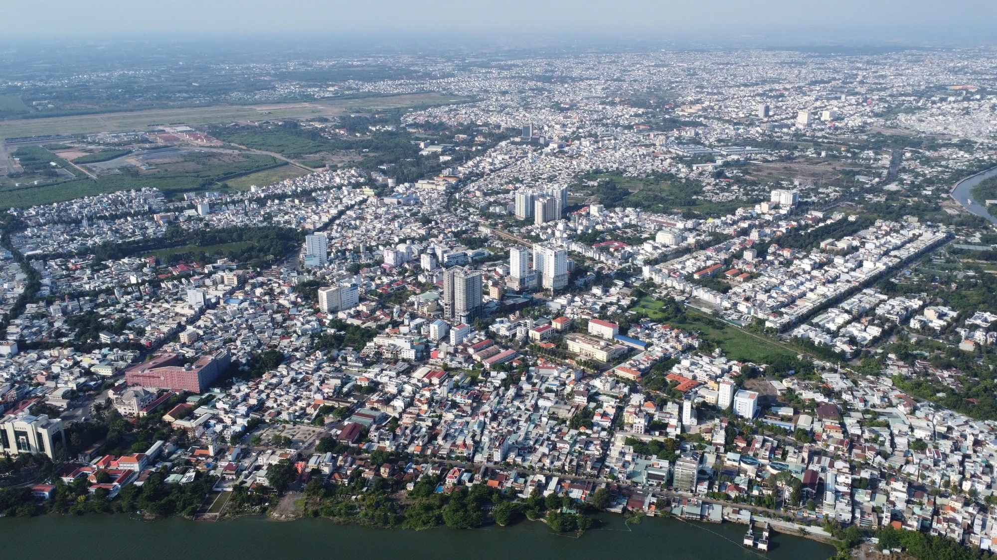 Đồng Nai lần đầu thu ngân sách vượt 100.000 tỉ đồng- Ảnh 1.