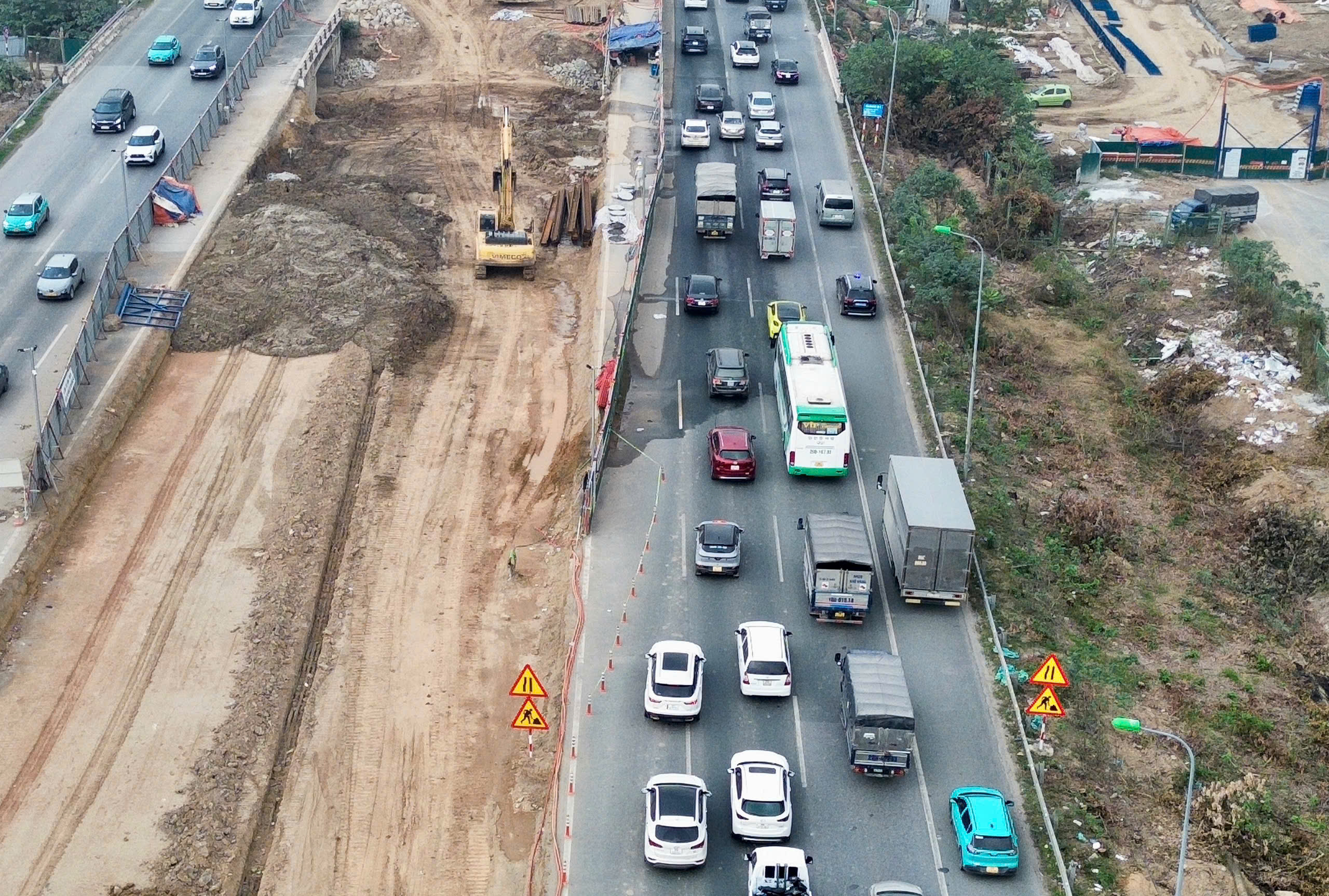 Người dân ùn ùn trở lại Hà Nội, nhiều tuyến đường huyết mạch ùn ứ- Ảnh 10.