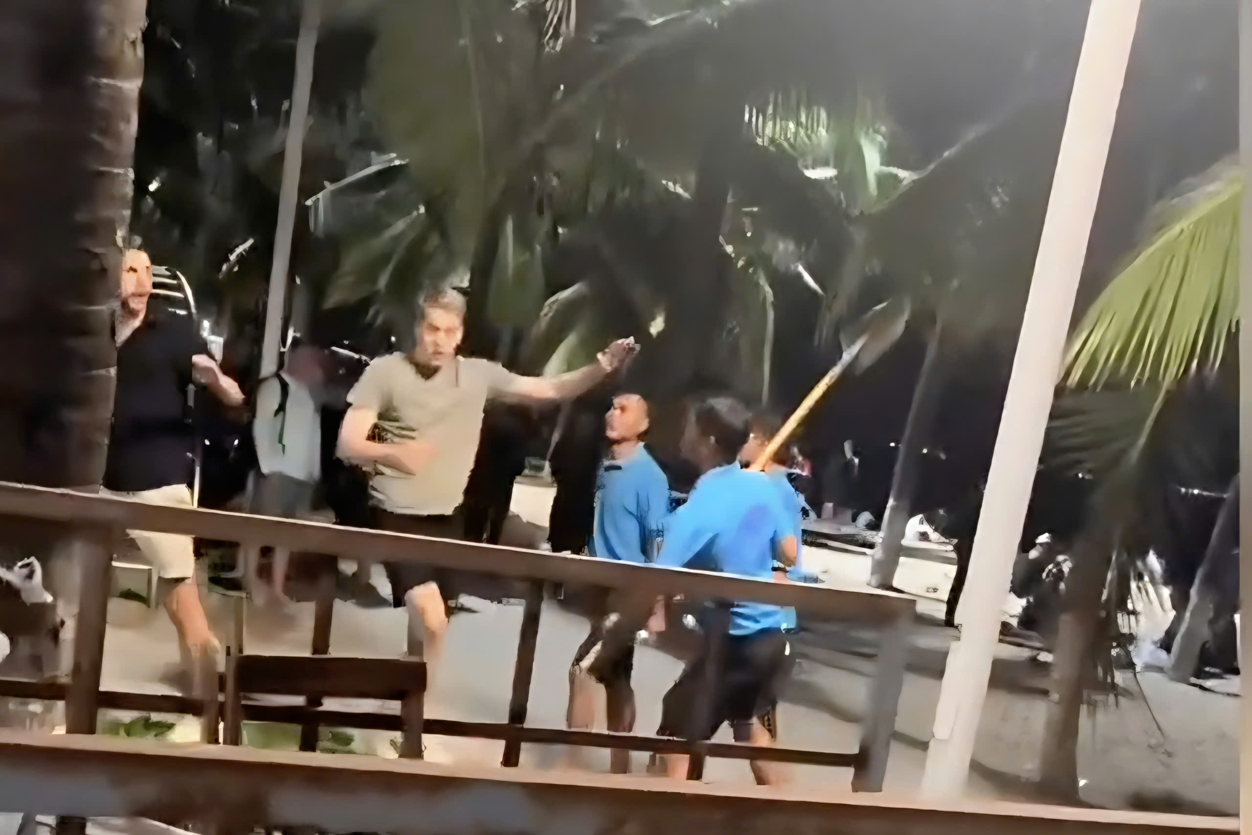 Khánh hòa xác minh vụ du khách nước ngòai bị dọa đánh tại bãi biển Nha Trang - Ảnh 1.