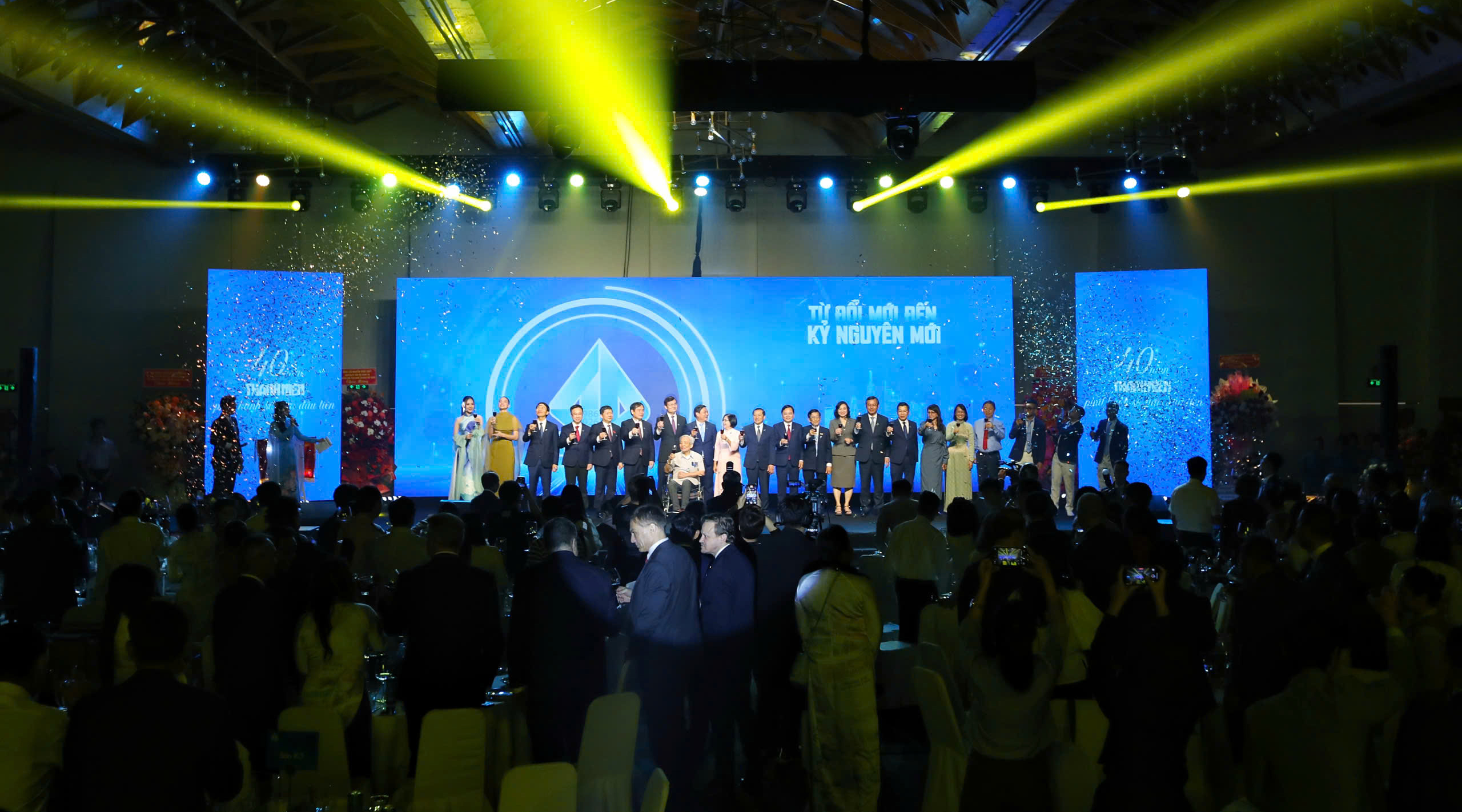 Vui tươi, sôi động lễ kỷ niệm Báo Thanh Niên 40 năm - Ảnh 1.