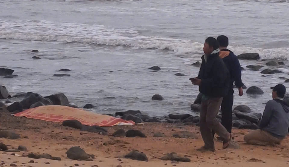 Quảng Trị: Phát hiện thi thể ngư dân bị sóng đánh mất tích trên biển- Ảnh 1. Quảng Trị: Phát hiện thi thể ngư dân bị sóng đánh mất tích trên biển- Ảnh 1.