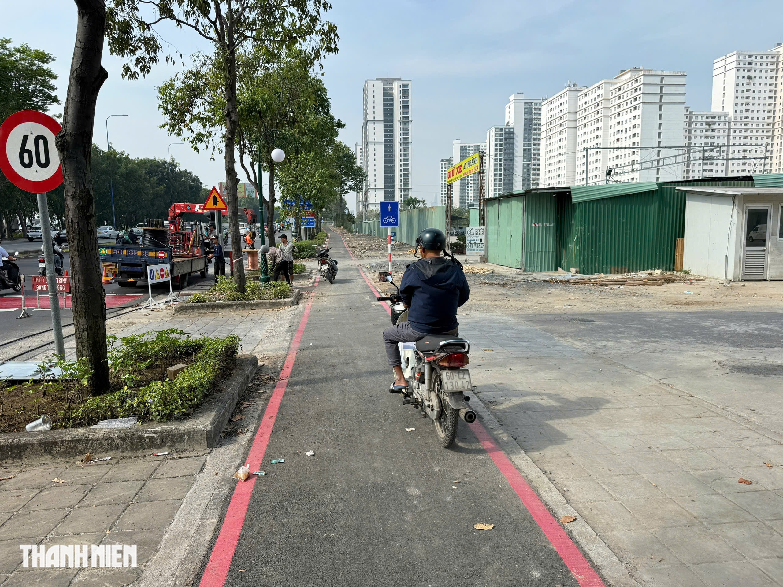 CSGT phạt loạt xe máy đi vào làn đường riêng cho xe đạp trên Mai Chí Thọ - Ảnh 6.