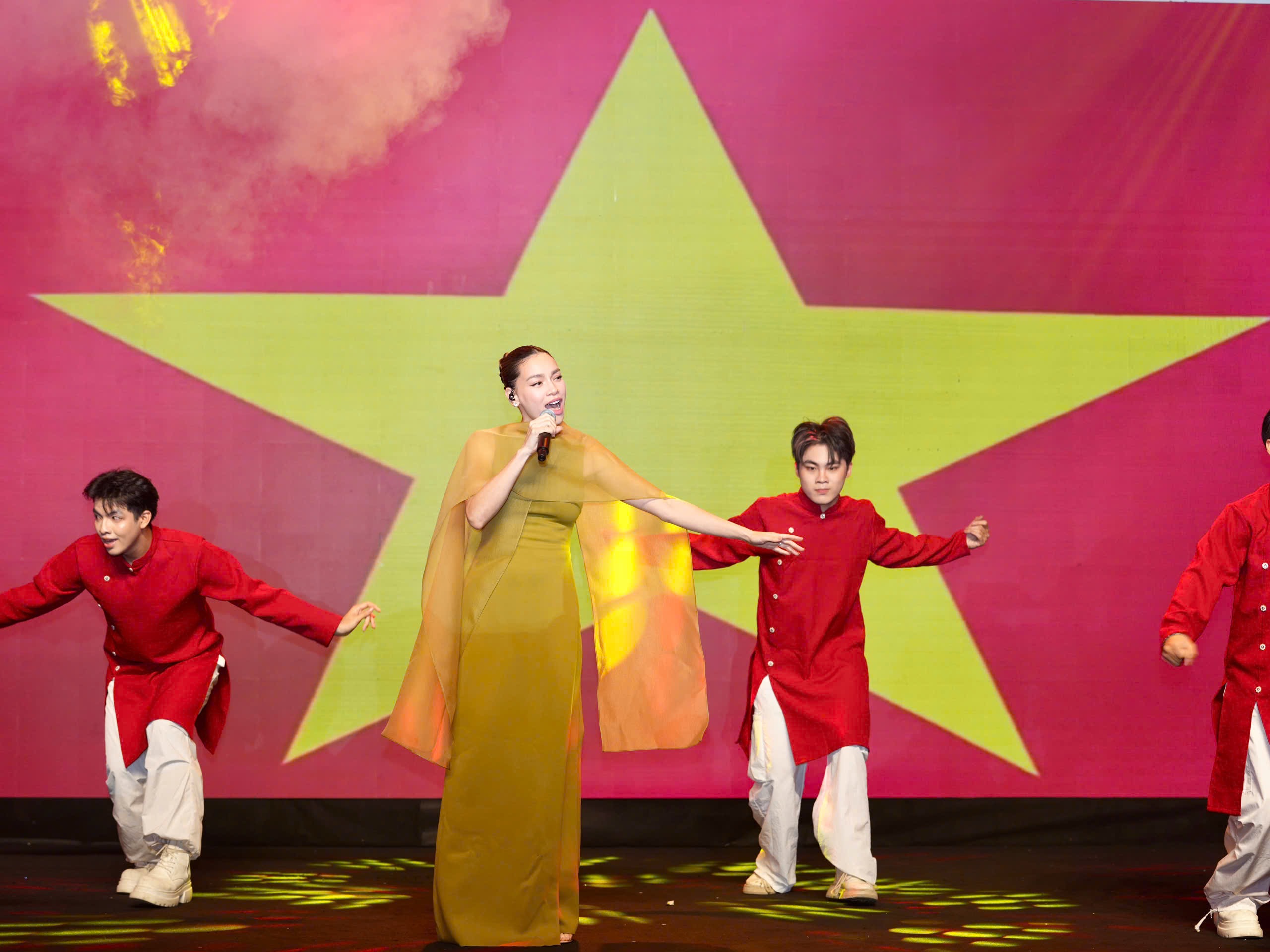 Báo Thanh Niên kỷ niệm 40 năm ngày phát hành số đầu tiên- Ảnh 14. Báo Thanh Niên kỷ niệm 40 năm ngày phát hành số đầu tiên- Ảnh 14.