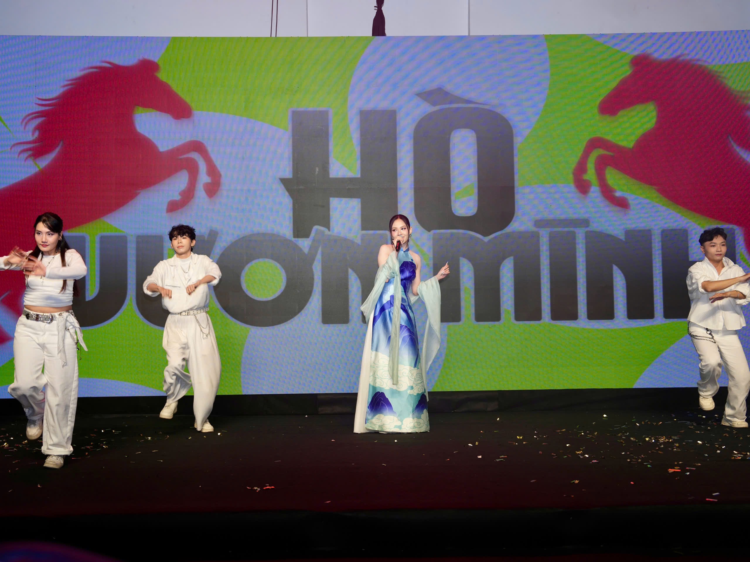 Báo Thanh Niên kỷ niệm 40 năm ngày phát hành số đầu tiên- Ảnh 16. Báo Thanh Niên kỷ niệm 40 năm ngày phát hành số đầu tiên- Ảnh 16.