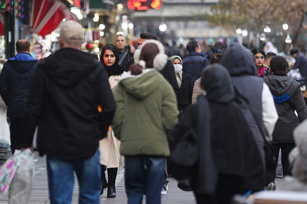 Iran sẽ trợ cấp cho công dân sau một tuần biểu tình - Ảnh 1.