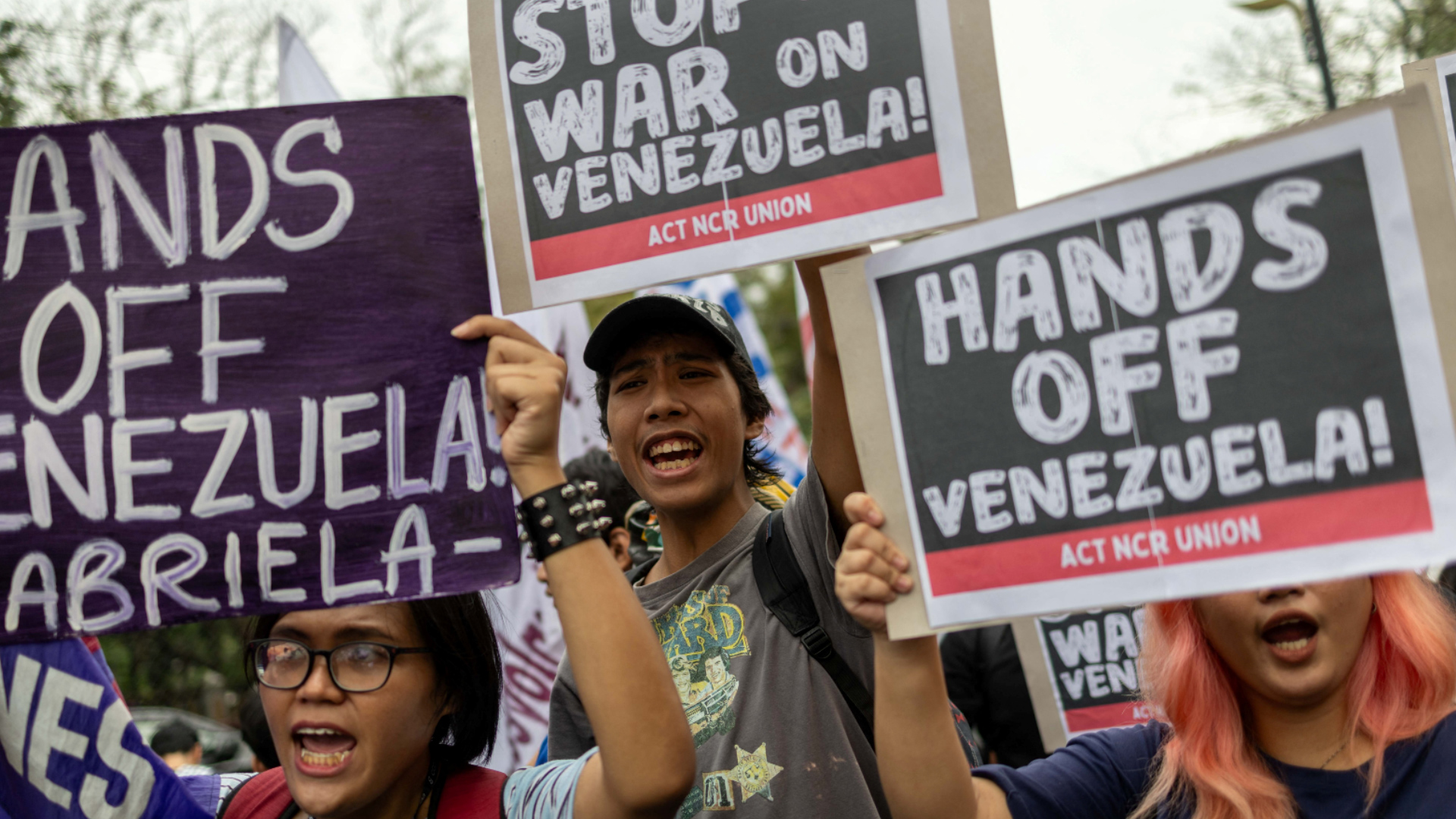 Lãnh đạo Venezuela bị Mỹ giam giữ trong khi người ủng hộ tuyên bố chống đối - Ảnh 1.