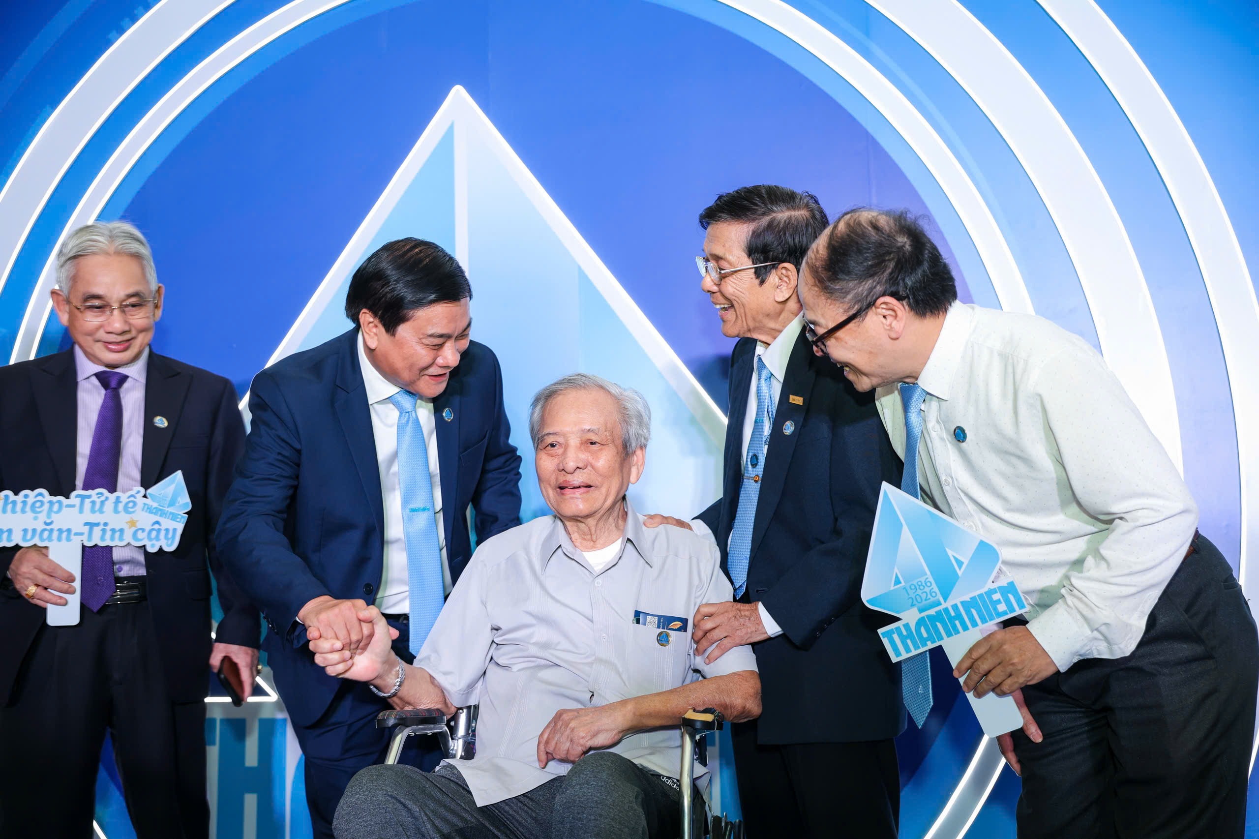 Báo Thanh Niên kỷ niệm 40 năm ngày phát hành số đầu tiên- Ảnh 2. Báo Thanh Niên kỷ niệm 40 năm ngày phát hành số đầu tiên- Ảnh 2.