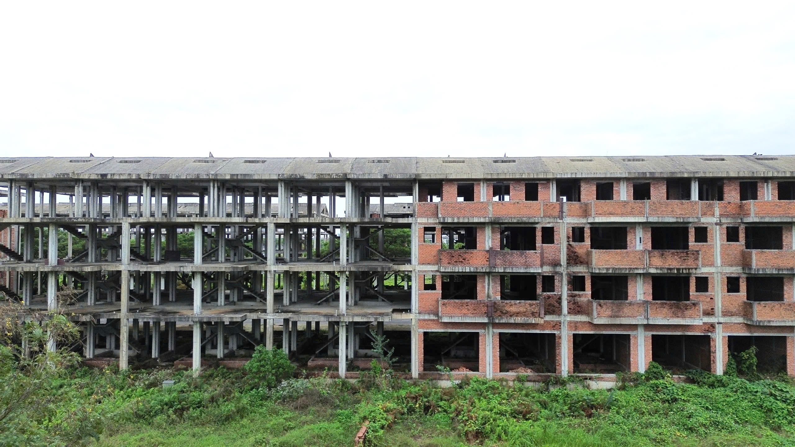 Cận cảnh khu đô thị gần 4.500 tỉ đồng ở Đà Nẵng dính hàng loạt vi phạm- Ảnh 15. Cận cảnh khu đô thị gần 4.500 tỉ đồng ở Đà Nẵng dính hàng loạt vi phạm- Ảnh 15.