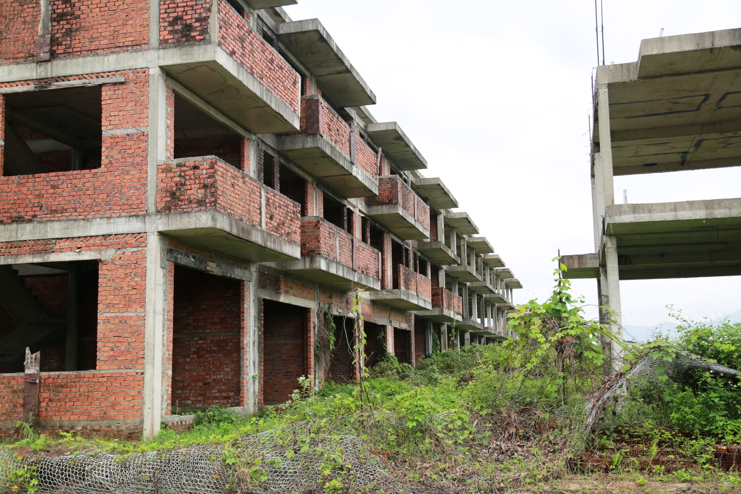 Cận cảnh khu đô thị gần 4.500 tỉ đồng ở Đà Nẵng dính hàng loạt vi phạm- Ảnh 6. Cận cảnh khu đô thị gần 4.500 tỉ đồng ở Đà Nẵng dính hàng loạt vi phạm- Ảnh 6.