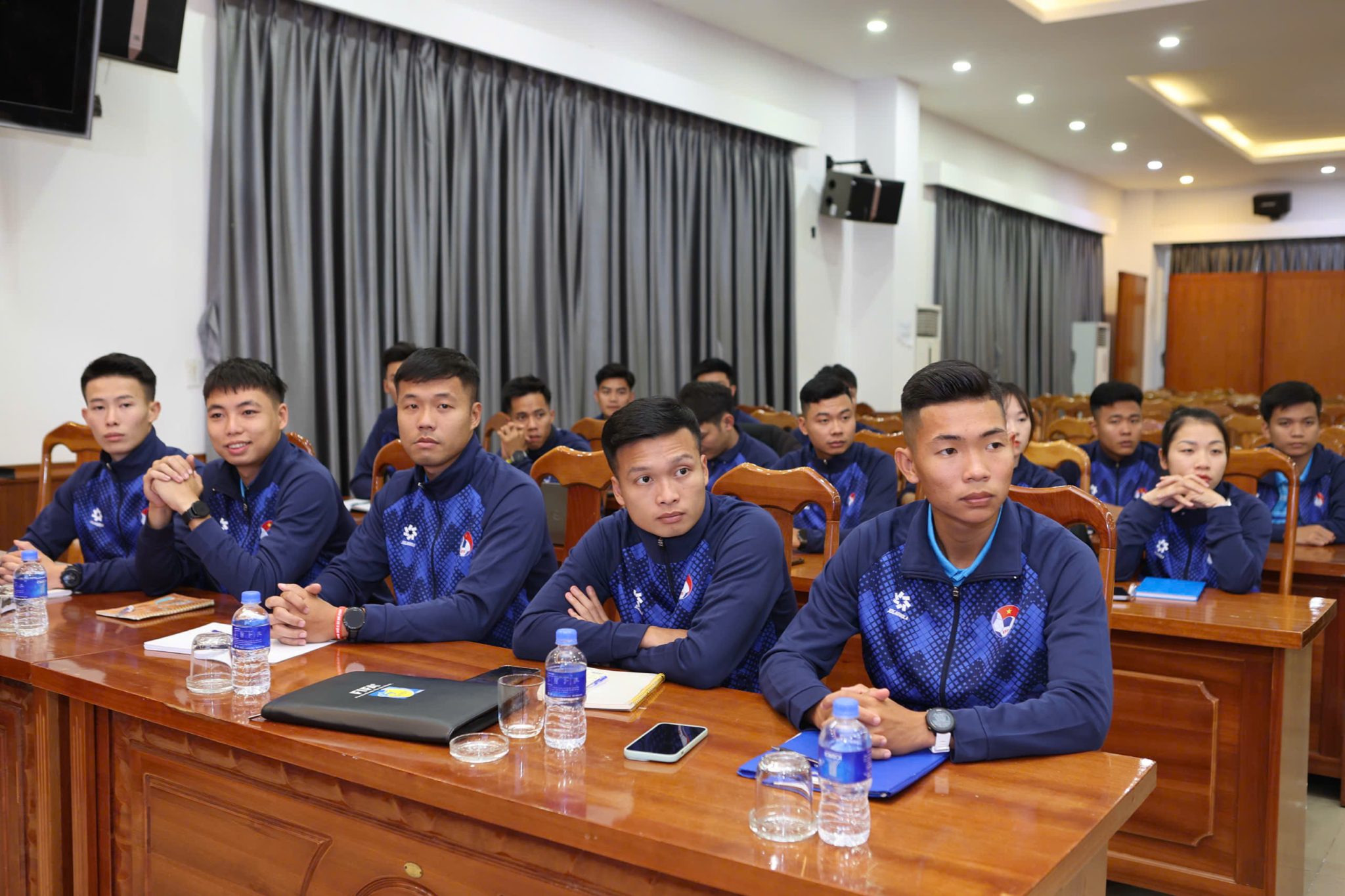 VFF tổ chức tập huấn đặc biệt, 65/66 trọng tài Việt Nam đạt chuẩn thể lực- Ảnh 4. VFF tổ chức tập huấn đặc biệt, 65/66 trọng tài Việt Nam đạt chuẩn thể lực- Ảnh 4.