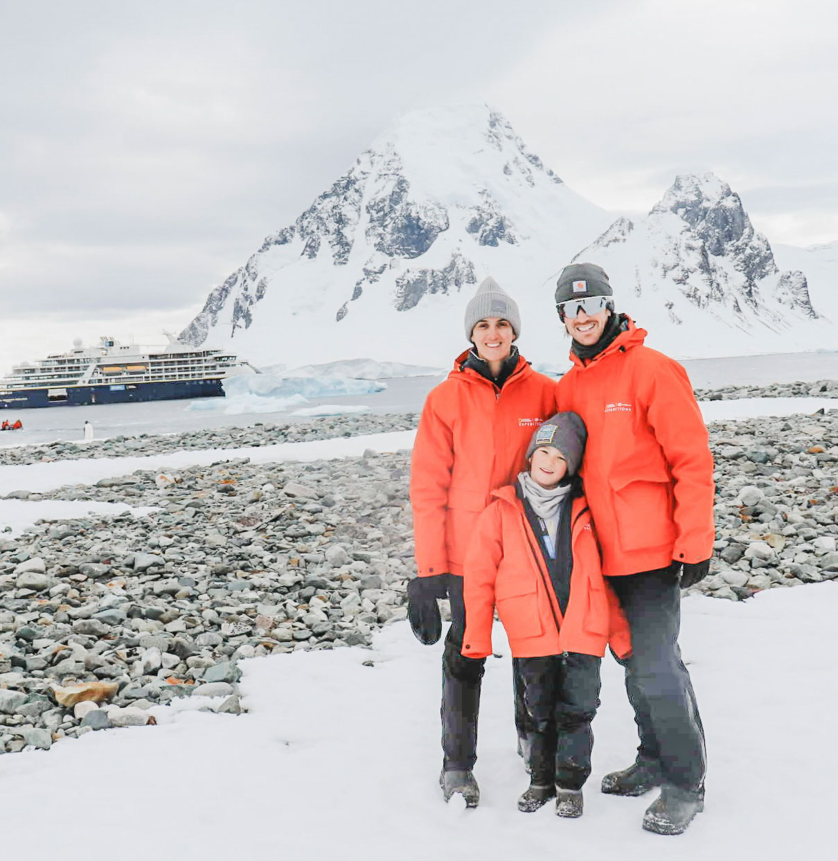 Cậu bé đi du lịch nhiều nhất thế giới, 7 tuổi đặt chân đến 7 châu lục- Ảnh 1.