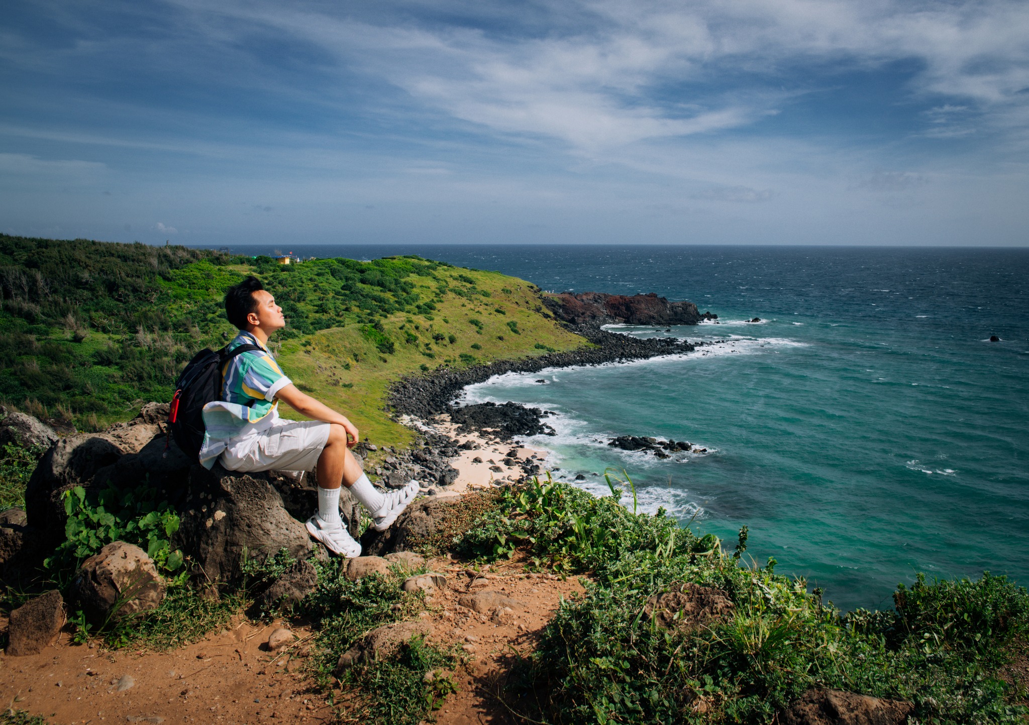 62 ng&agrave;y xuy&ecirc;n Việt, ch&agrave;ng trai g&acirc;y ấn tượng với những bức ảnh đẹp như tranh - Ảnh 9.