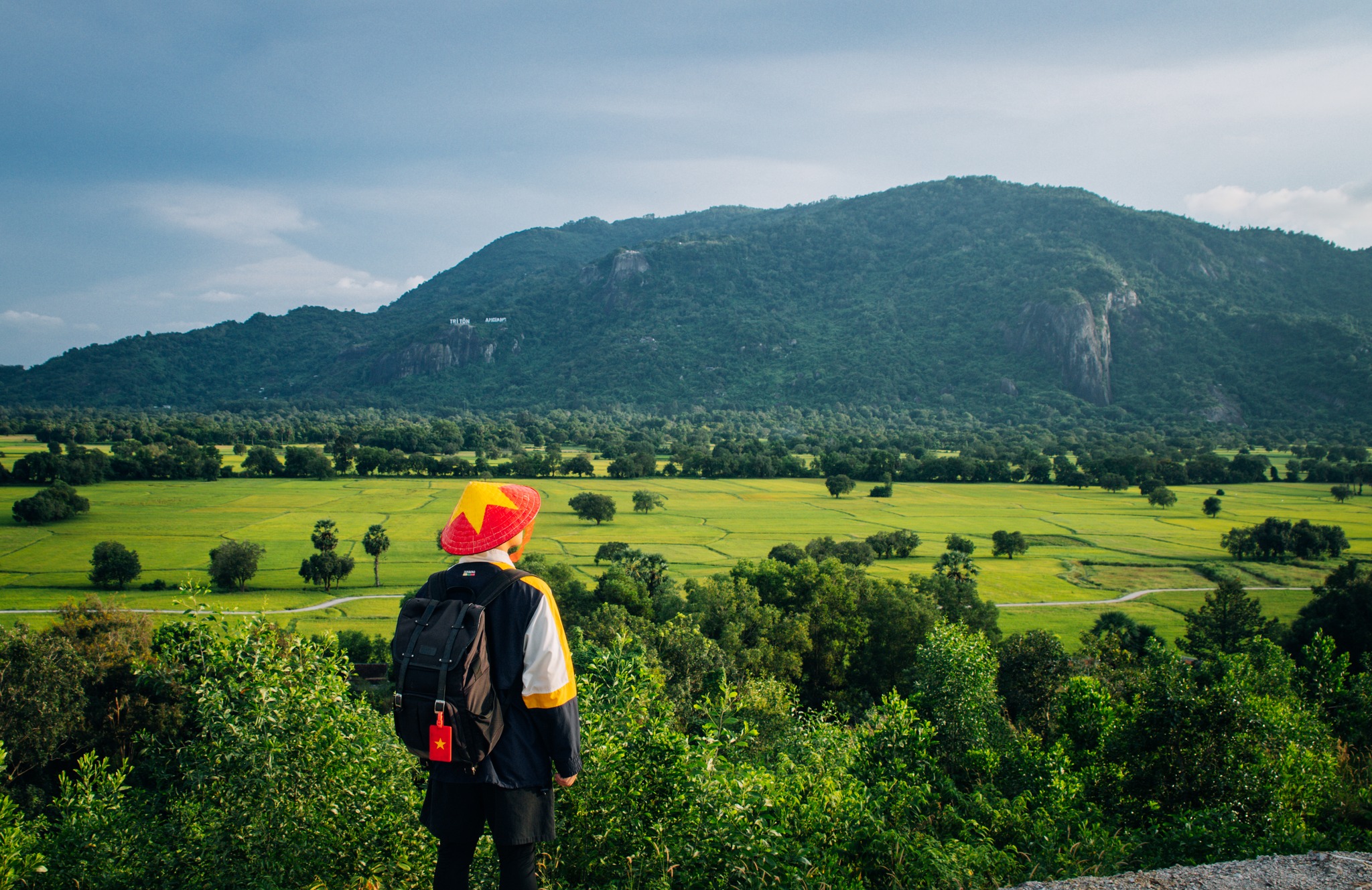 62 ng&agrave;y xuy&ecirc;n Việt, ch&agrave;ng trai g&acirc;y ấn tượng với những bức ảnh đẹp như tranh - Ảnh 4.