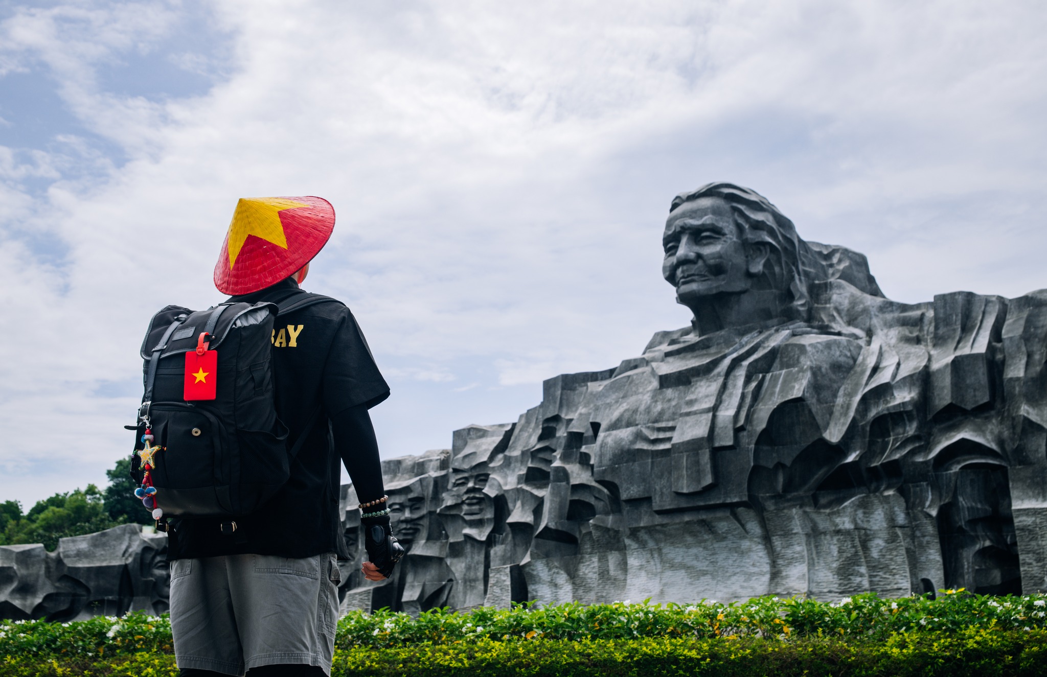 62 ng&agrave;y xuy&ecirc;n Việt, ch&agrave;ng trai g&acirc;y ấn tượng với những bức ảnh đẹp như tranh - Ảnh 13.