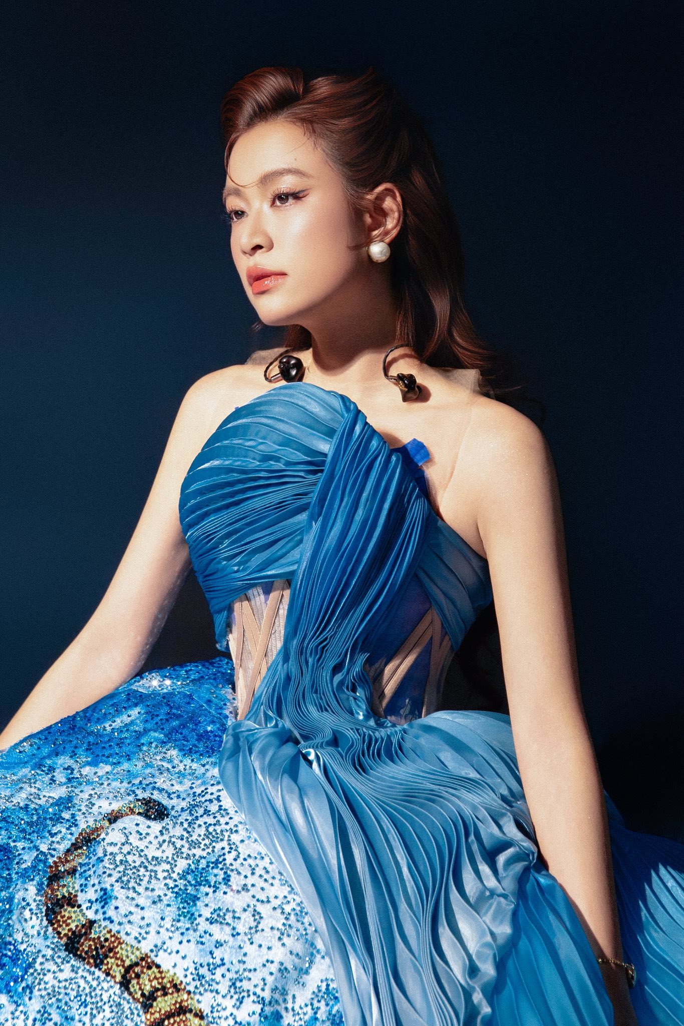 Nhan sắc Ho&agrave;ng Th&ugrave;y Linh ở tuổi 38 - Ảnh 7.