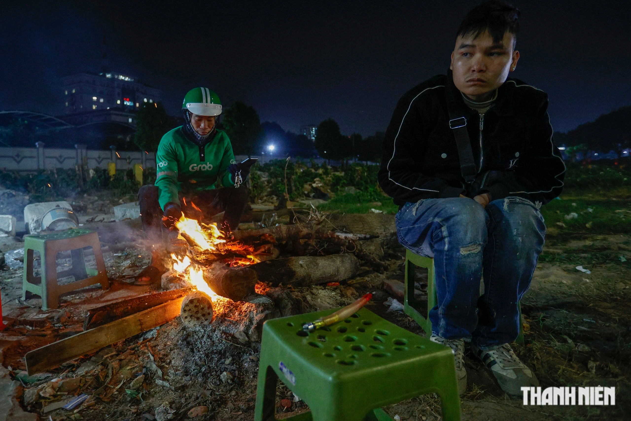 Người H&agrave; Nội co ro trong đ&ecirc;m r&eacute;t 11 độ C , cuộc sống trong gi&aacute; lạnh - Ảnh 1.