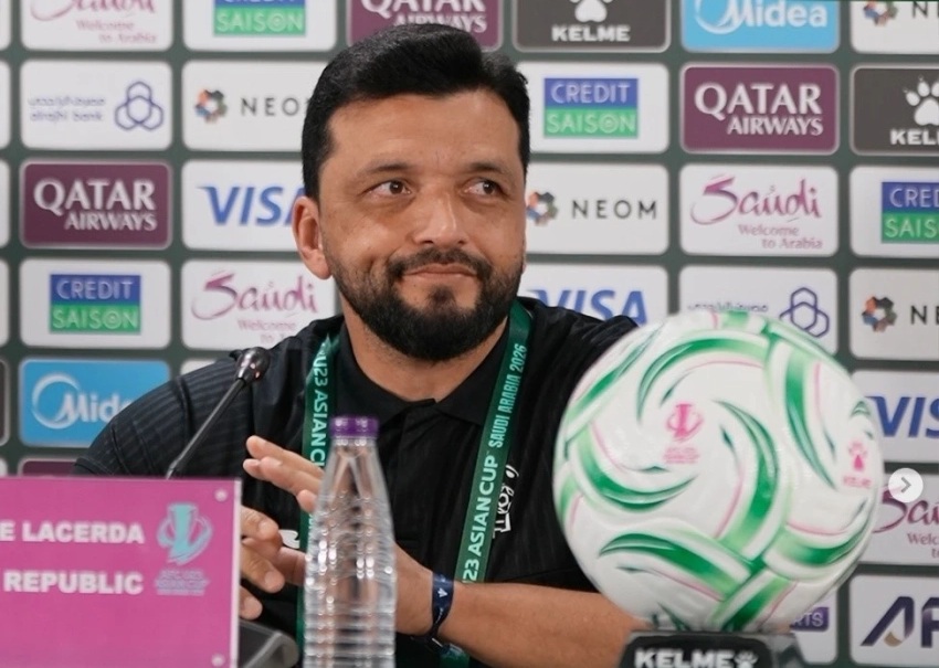 Báo Kyrgyzstan đặt câu hỏi về trọng tài sau trận thua U.23 Ả Rập Xê Út, khen HLV Kim giỏi - Ảnh 1.