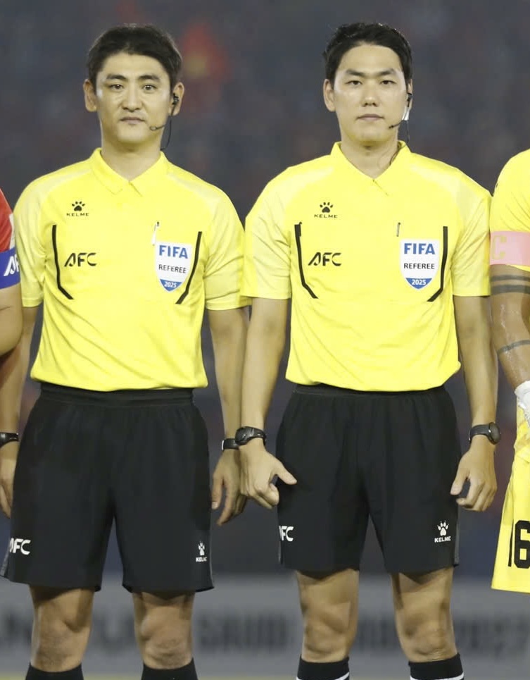 Tại sao trọng t&agrave;i H&agrave;n Quốc cho U.23 Việt Nam hưởng phạt đền, hậu vệ Jordan phạm lỗi g&igrave;? - Ảnh 1.