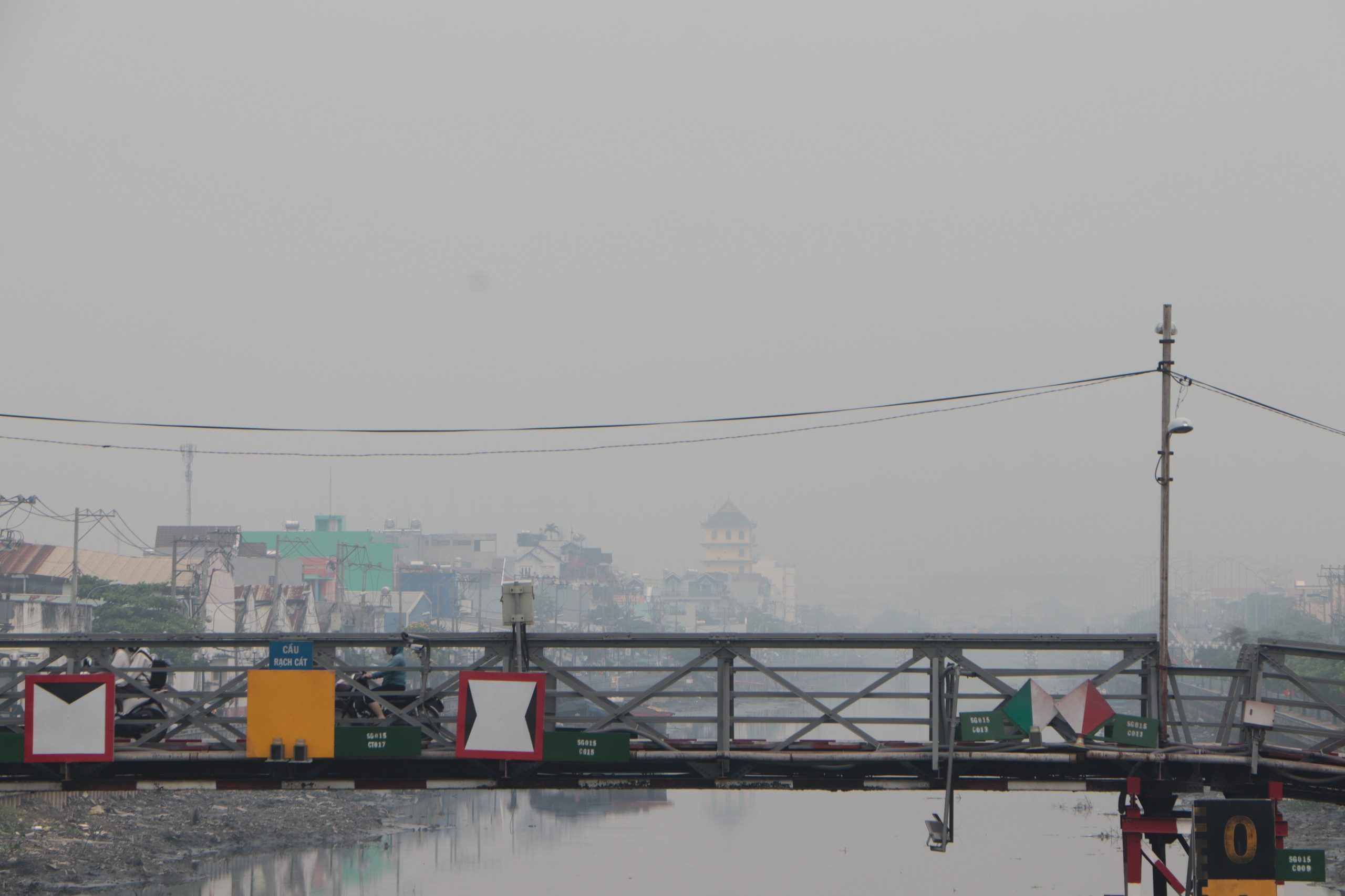 &Ocirc; nhiễm kh&ocirc;ng kh&iacute; bao tr&ugrave;m TP.HCM những ng&agrave;y đầu năm 2026  - Ảnh 2.