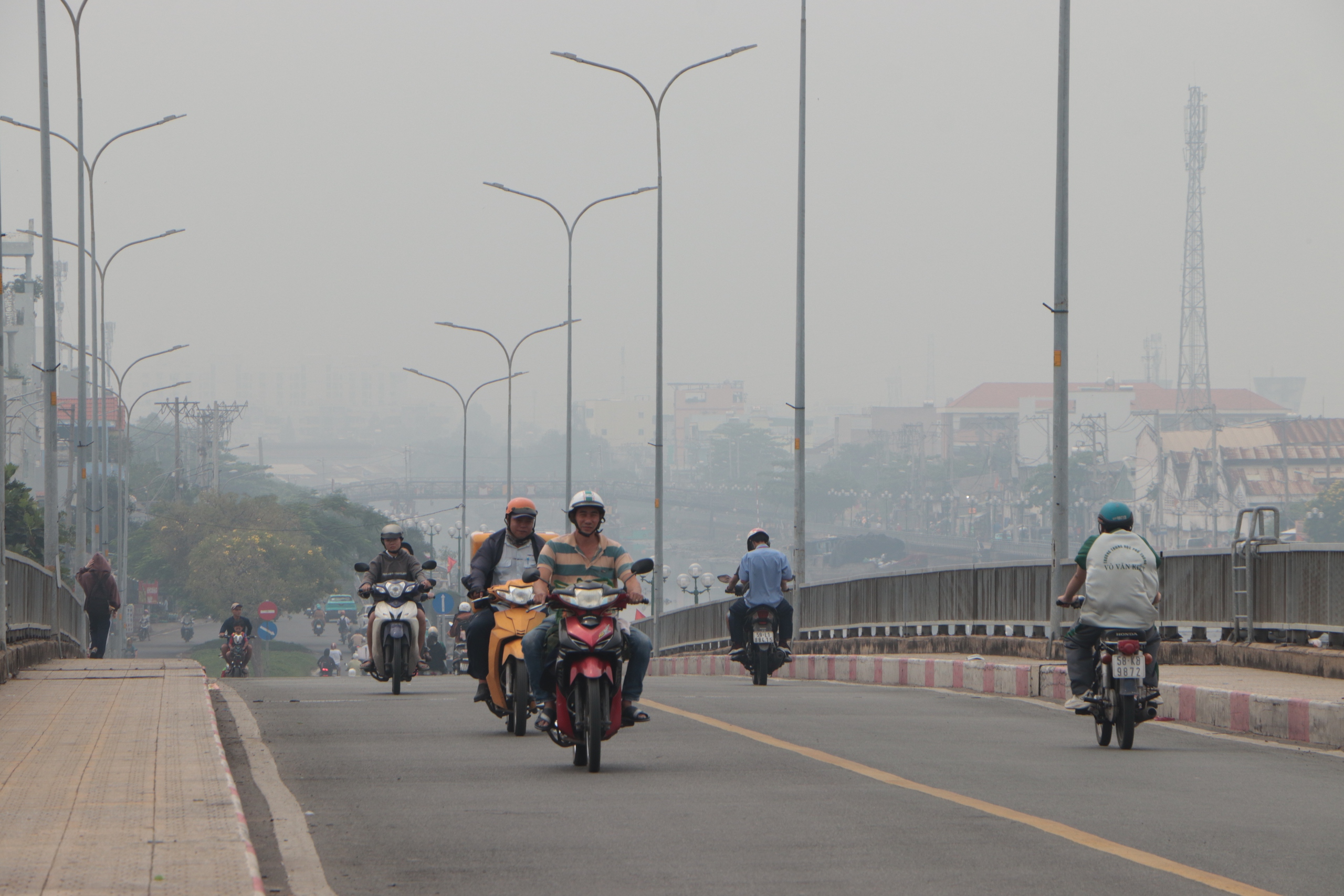 &Ocirc; nhiễm kh&ocirc;ng kh&iacute; bao tr&ugrave;m TP.HCM những ng&agrave;y đầu năm 2026  - Ảnh 1.