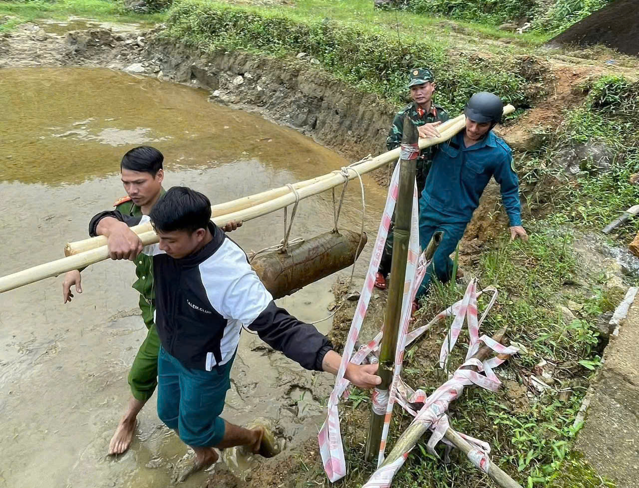 Quảng Ngãi: Làm rẫy, phát hiện quả bom nặng 50 kg tồn sót sau chiến tranh - Ảnh 1. Quảng Ngãi: Làm rẫy, phát hiện quả bom nặng 50 kg tồn sót sau chiến tranh - Ảnh 1.