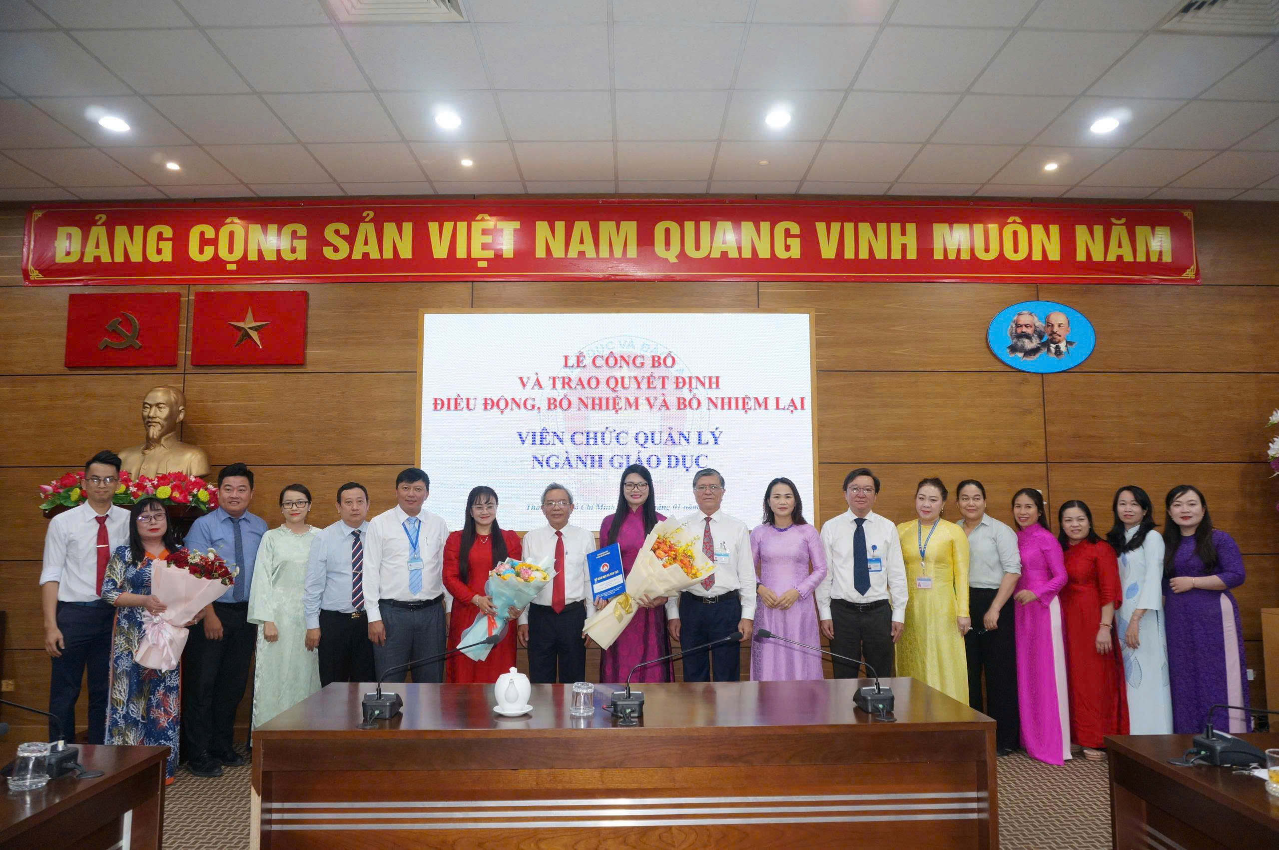 Sở GD-ĐT TP.HCM bổ nhiệm hiệu trưởng, hiệu ph&oacute; nhiều trường THPT - Ảnh 1.