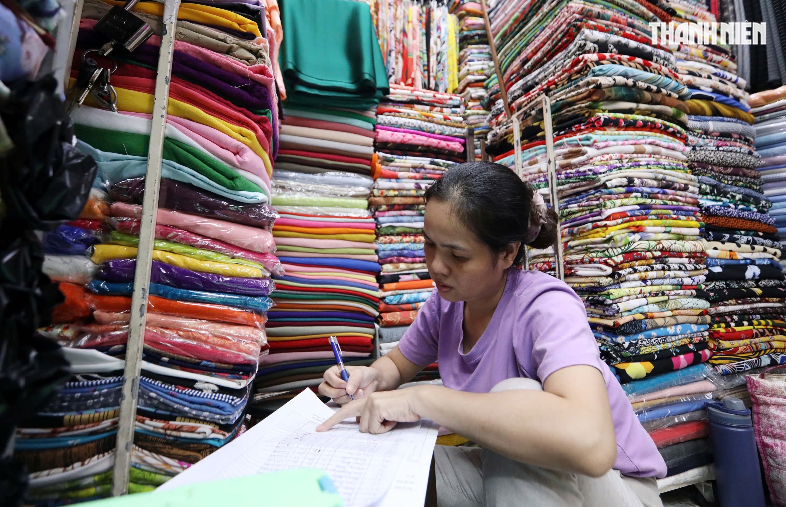 Nỗi lo của tiểu thương lớn tuổi khi chuyển từ thuế kho&aacute;n sang k&ecirc; khai thuế mới - Ảnh 13.