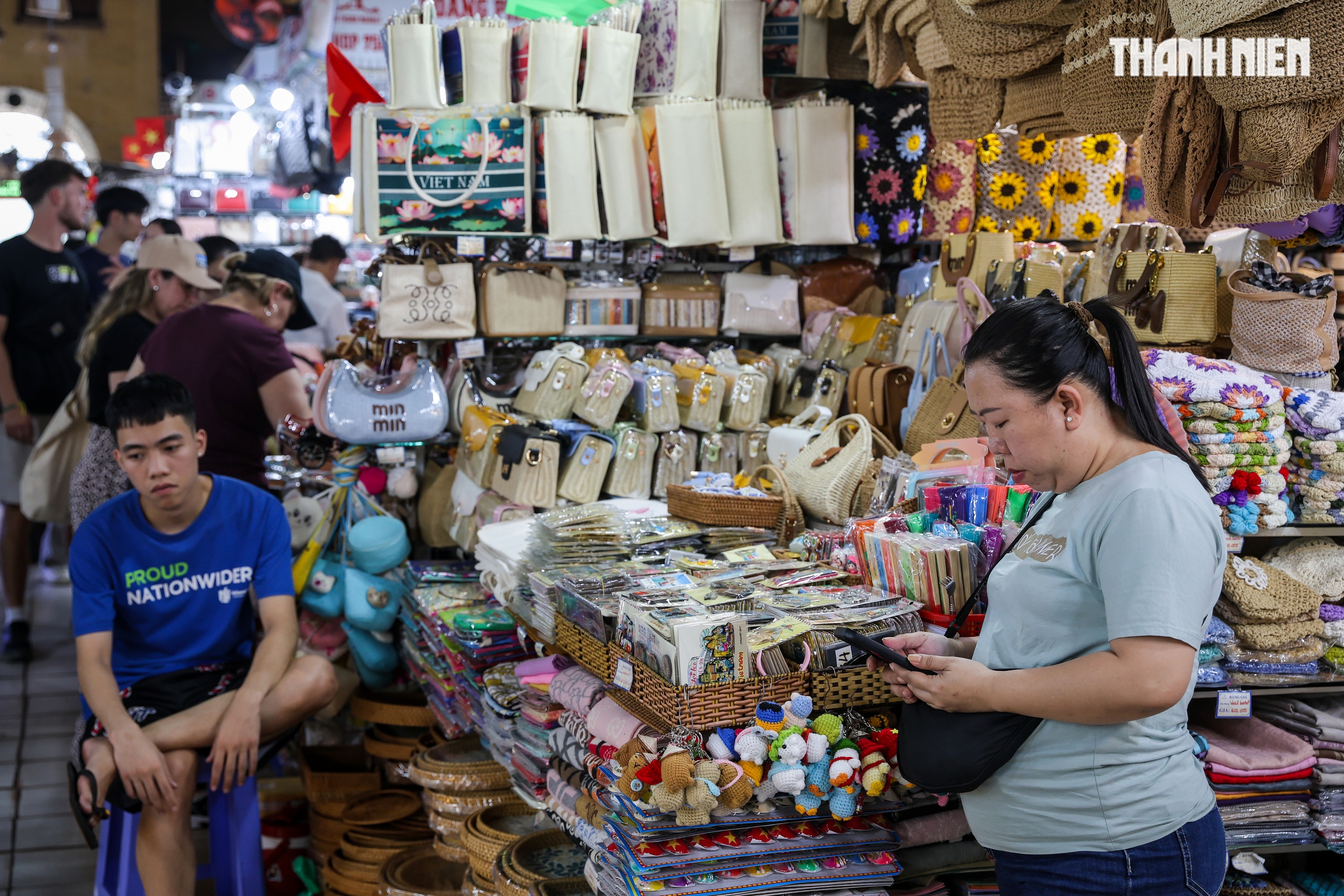 Nỗi lo của tiểu thương lớn tuổi khi chuyển từ thuế kho&aacute;n sang k&ecirc; khai thuế mới - Ảnh 10.