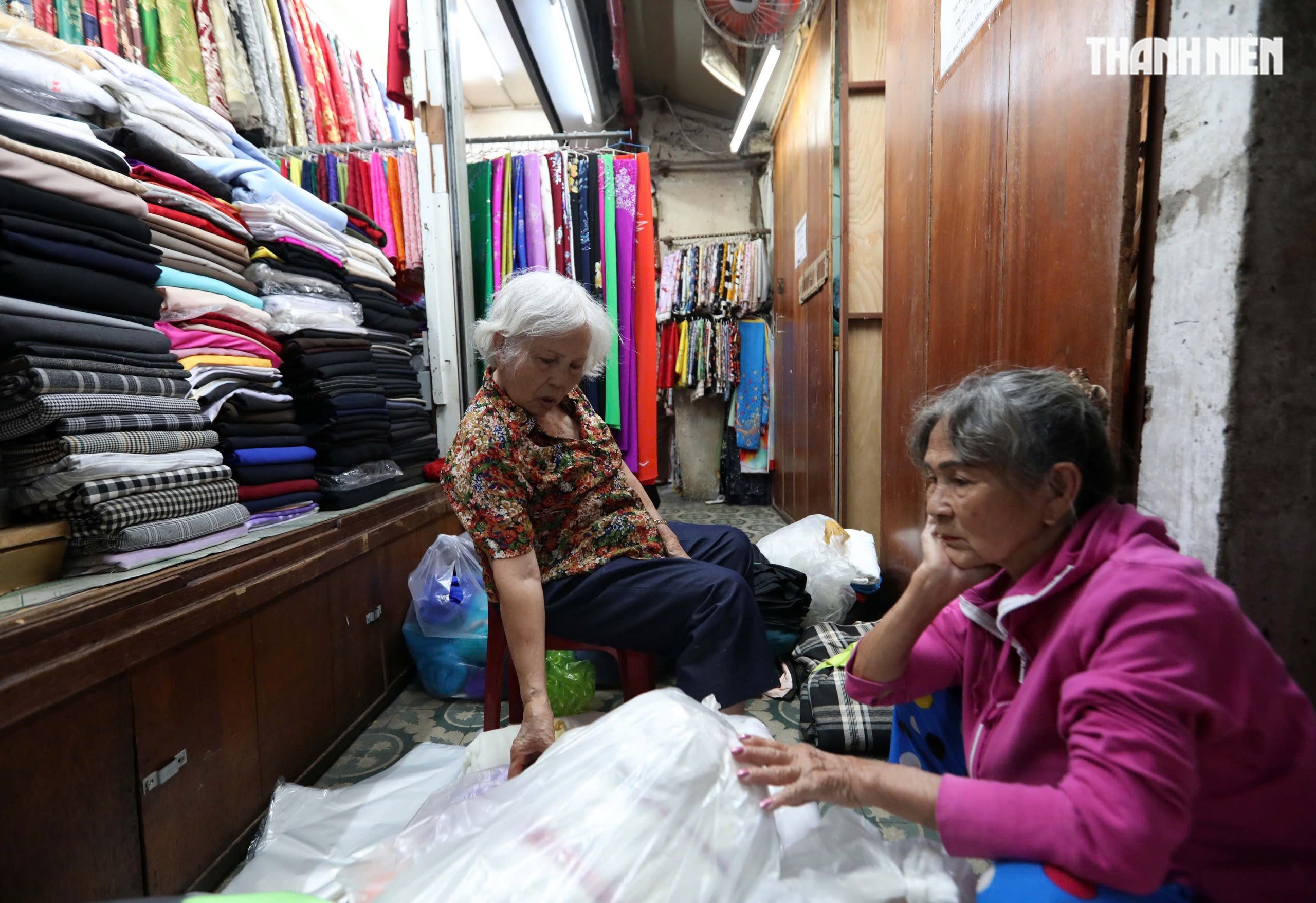 Nỗi lo của tiểu thương lớn tuổi khi chuyển từ thuế kho&aacute;n sang k&ecirc; khai thuế mới - Ảnh 12.