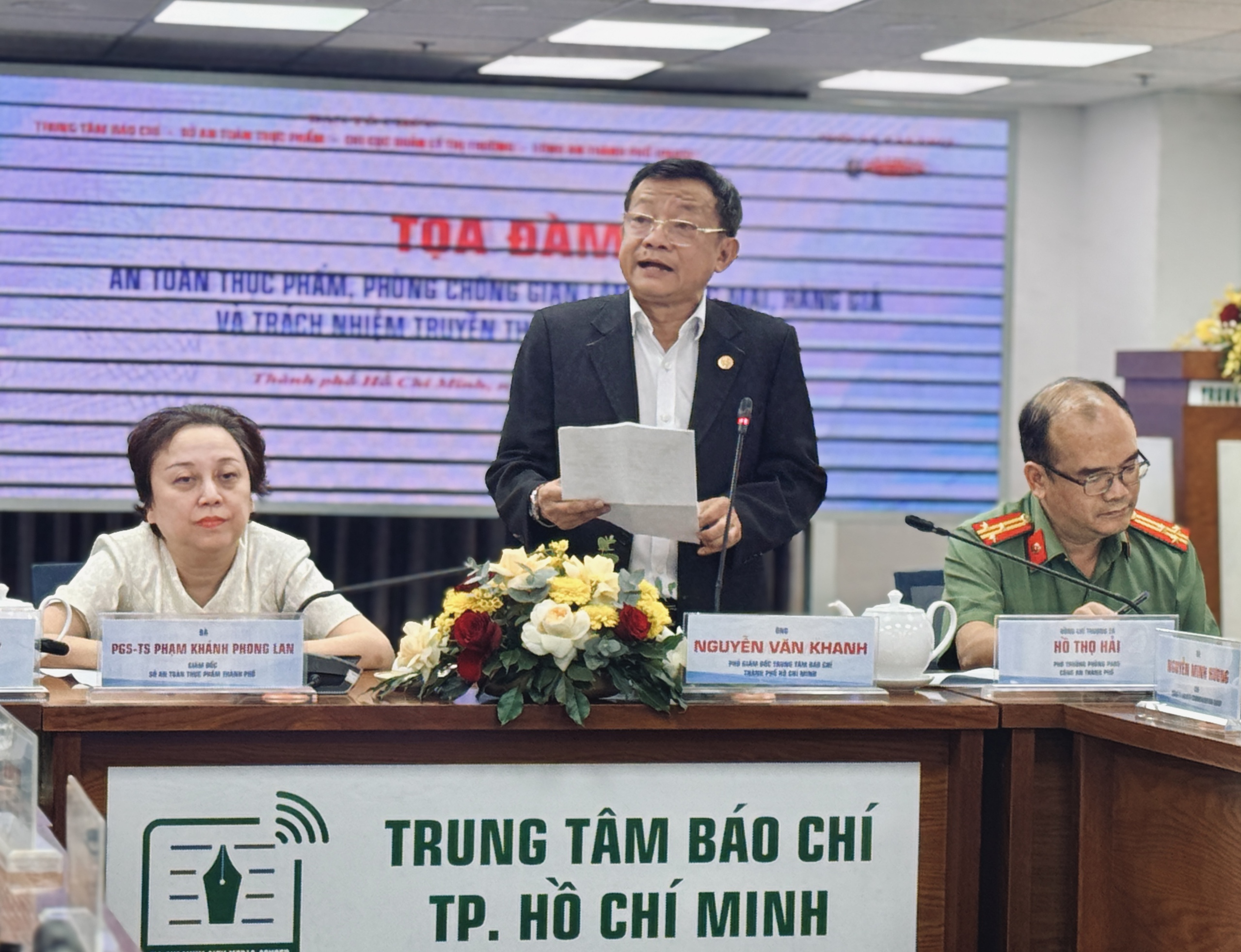 Nghệ sĩ Quyền Linh: 'Tôi rối loạn vì bị gắn vào quảng cáo thuốc giả trên mạng' - Ảnh 4.