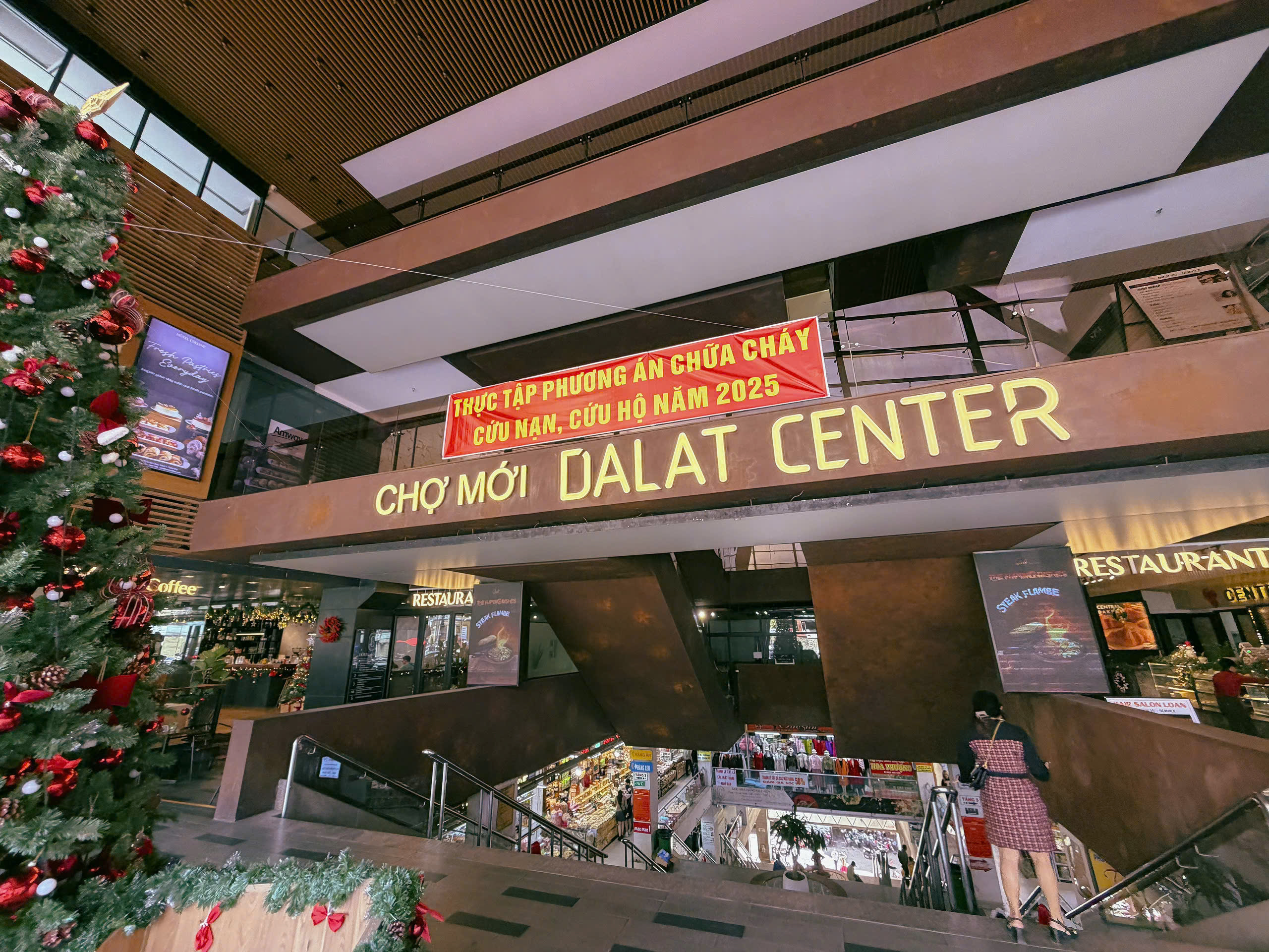 Khách du lịch đổ lên chợ mới Đà Lạt vì nhiều 'góc xinh' - Ảnh 11.